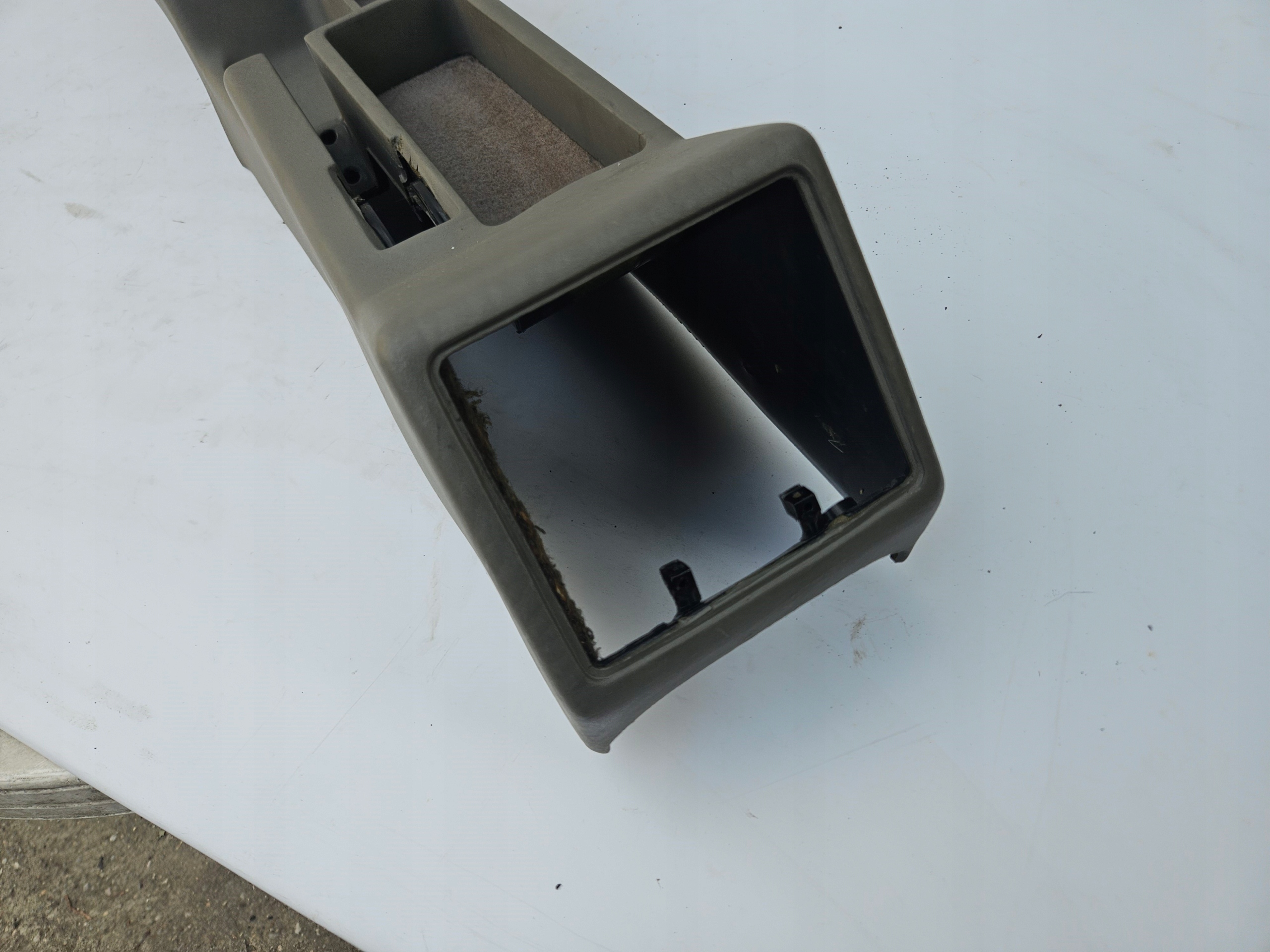 TUNEL mitte Konsole mitte AUDI V8 D11 JASNA MANUAL