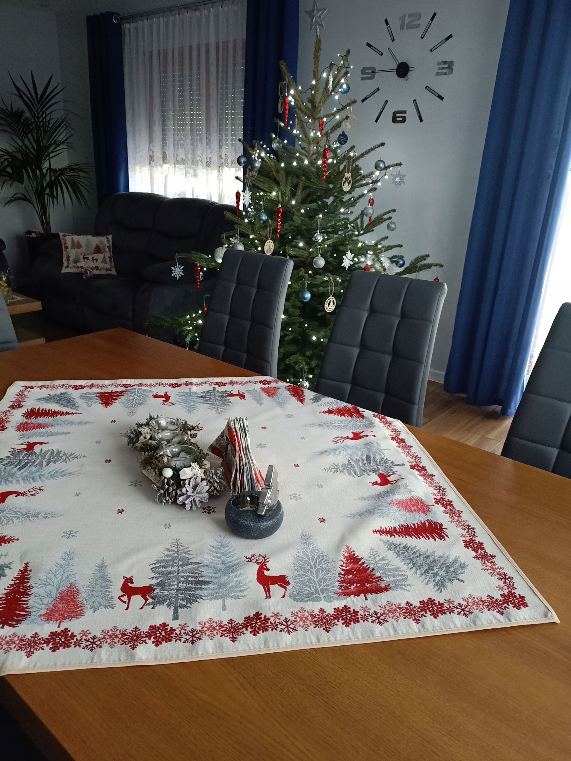 Ubrus s jeleny 100x100 cm 1159