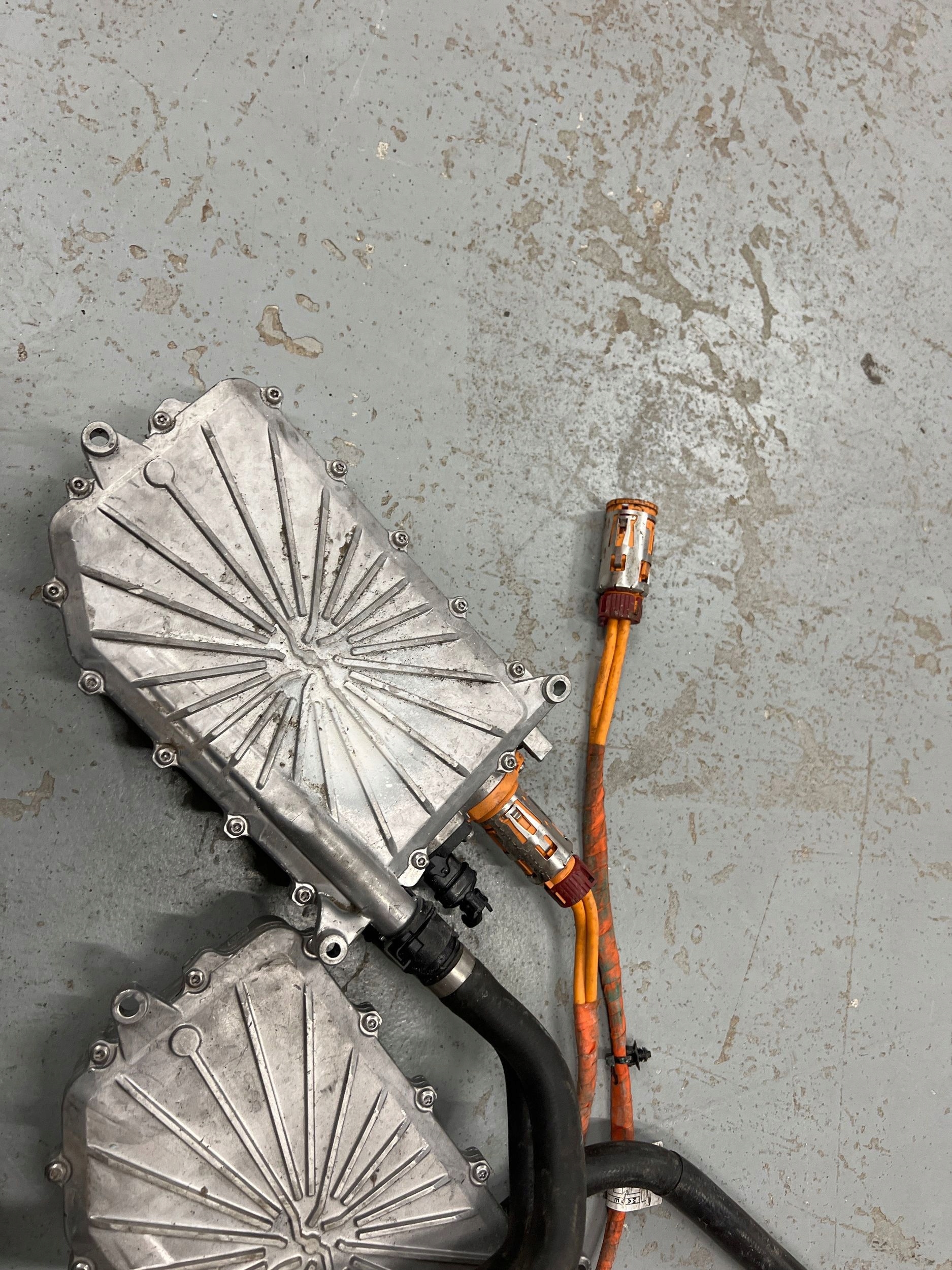 BMW i4 2024 моторчик вентилятора