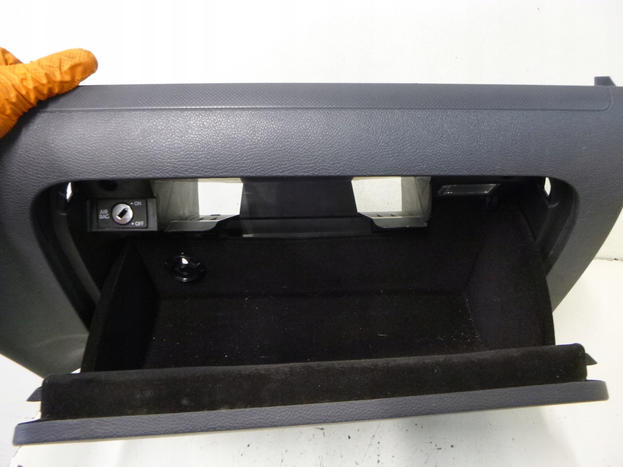 HANDSCHUHFACH VOLKSWAGEN GOLF V SCHWARZER 04R.