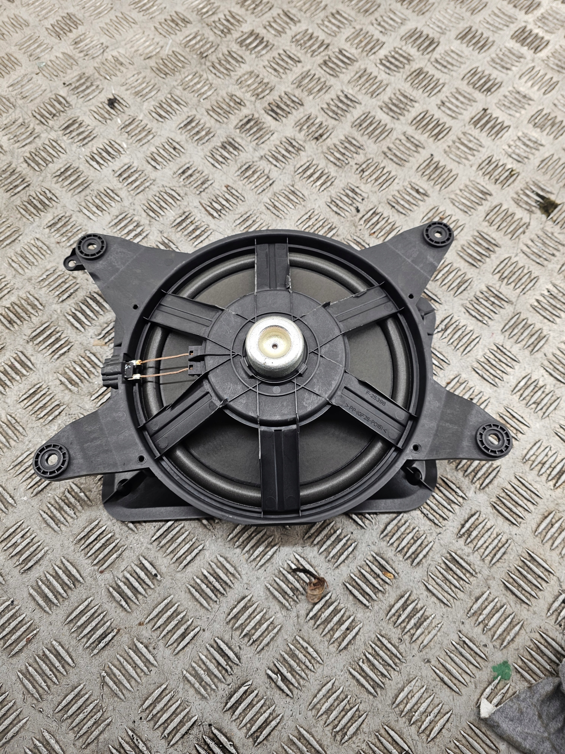 AUDI A6 C7 speaker SUBWOOFER POLKI boot 4G5035412