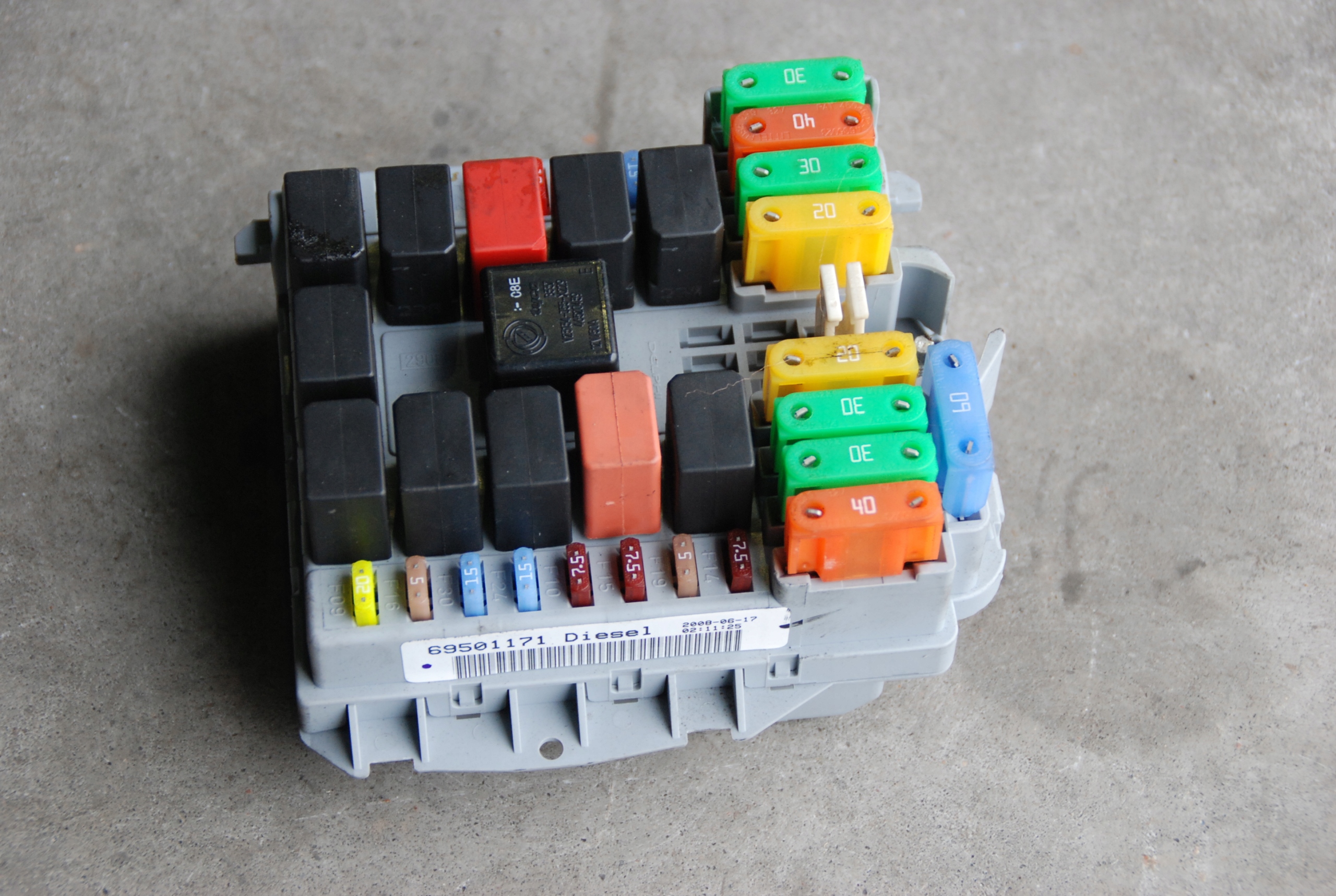 IVECO DAILY 06-11 3.0HPI SKRZYNKA BEZPIECZNIKÓW Producent części Iveco