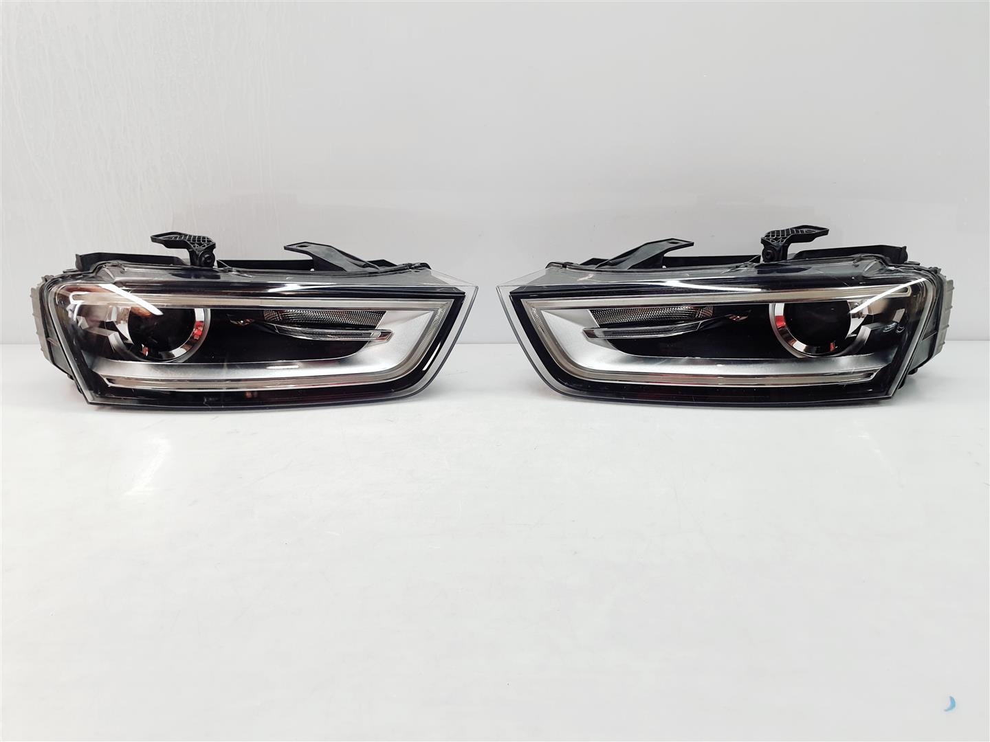 Фара лева права ксенон ненавязчивый LED Audi Q3u0