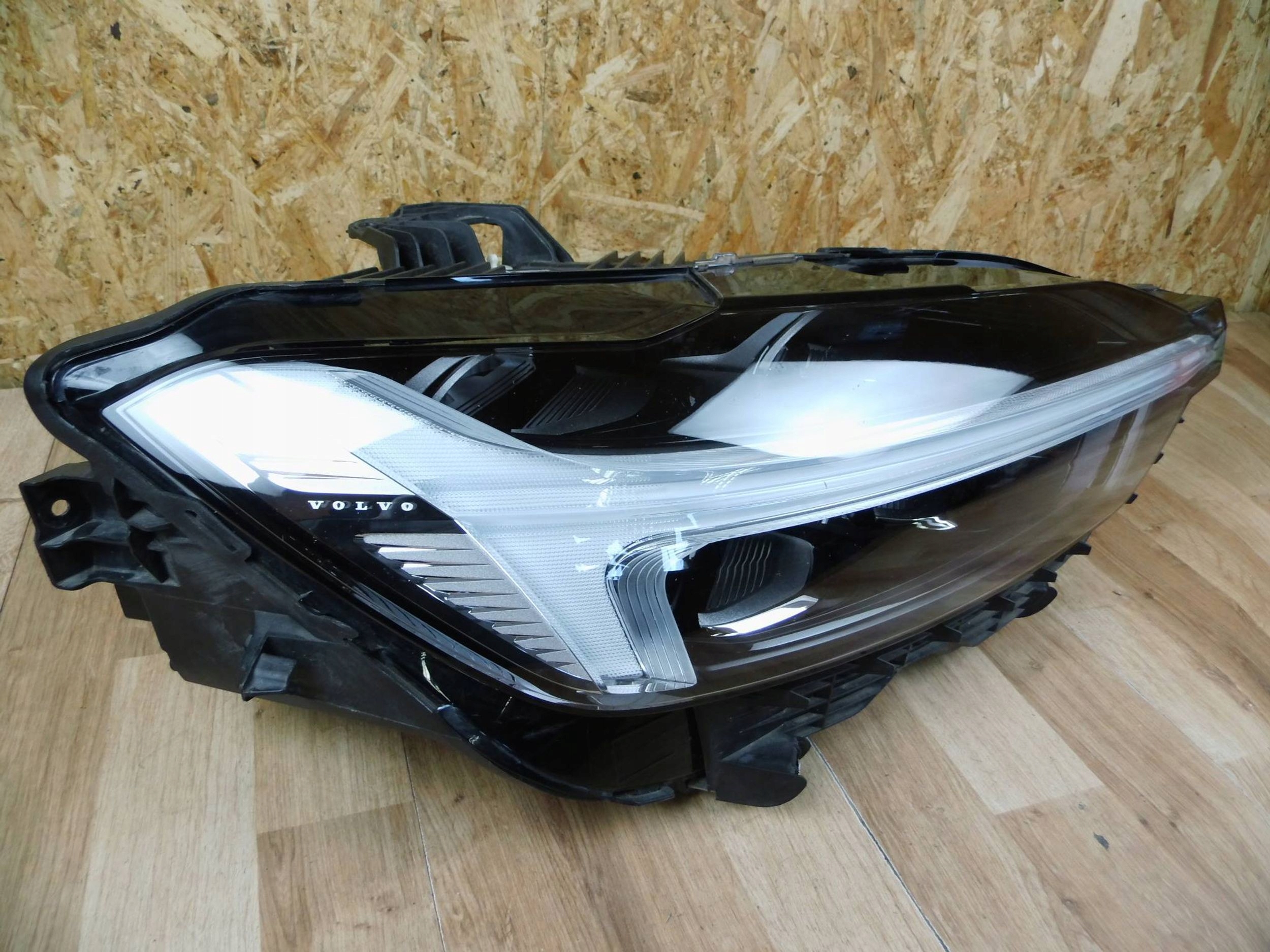 Volvo XC60 II 2018+ light right front front right 32337383