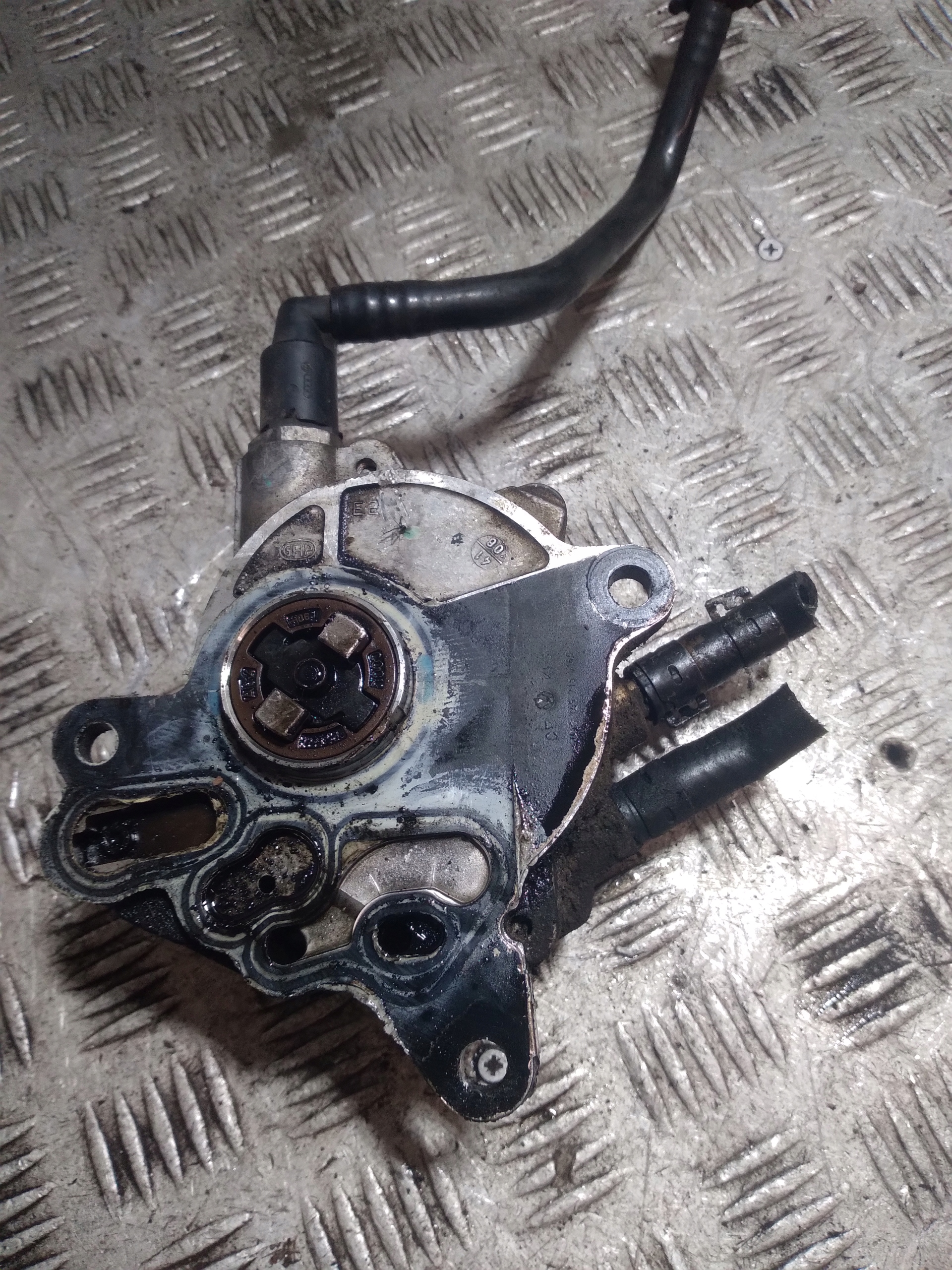 Pompa VACUM VAKUM VOLKSWAGEN PASSAT B6 03G145209C