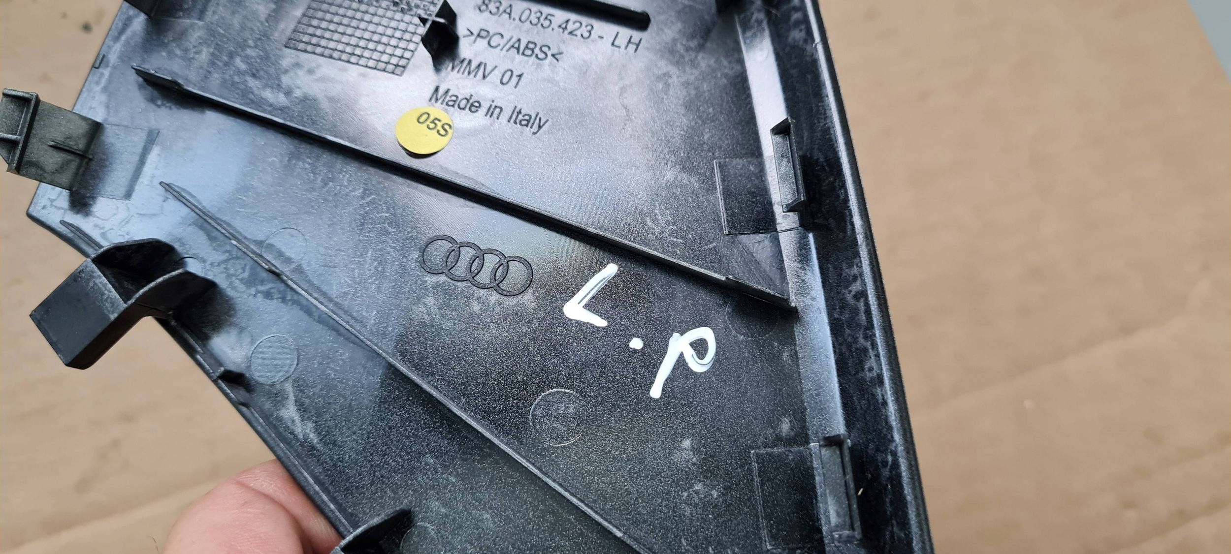 Q3 83A DEKOR cover cap door left left front 4T4 83A035423
