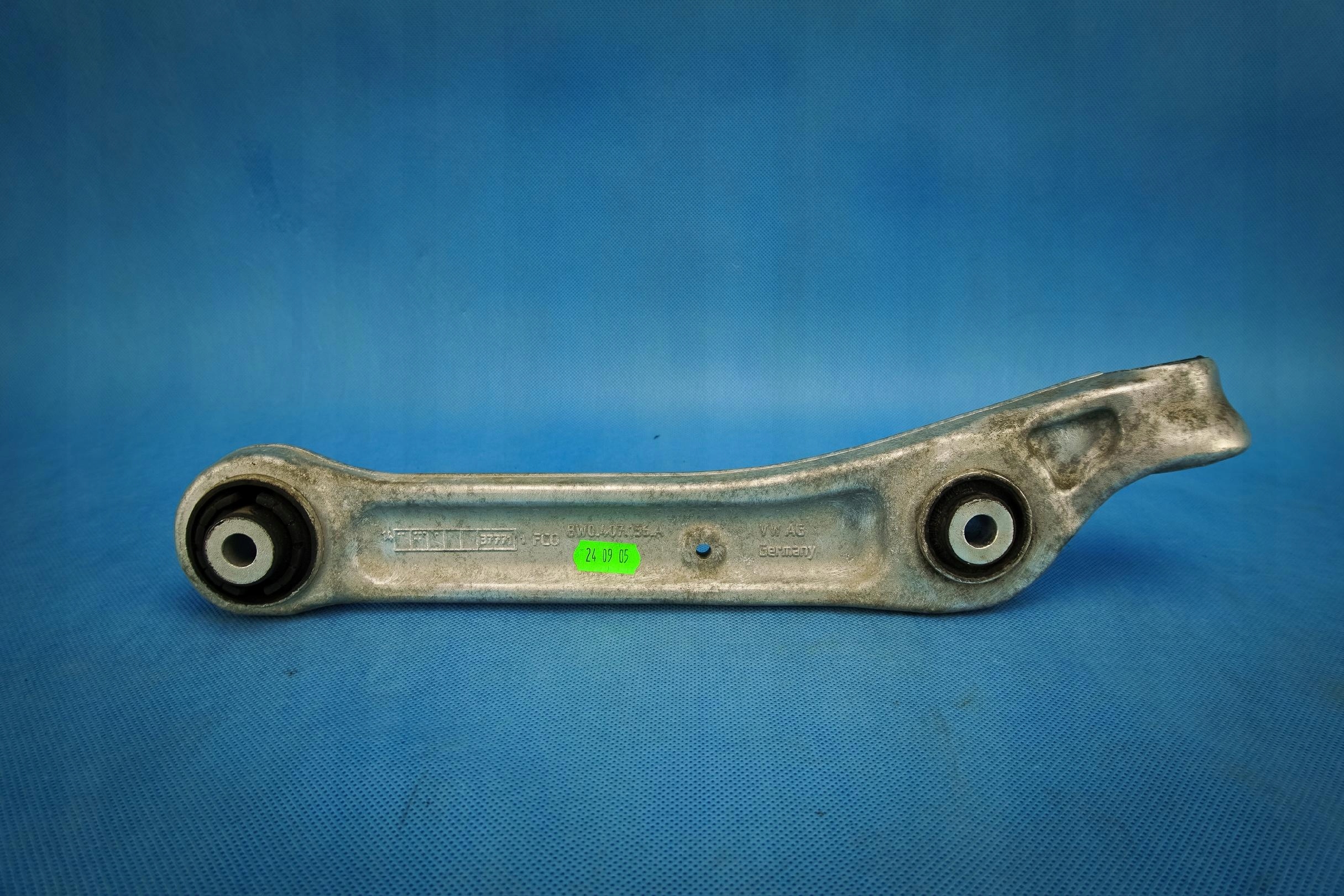 arm nosny front right Audi A4 8W B9 A5 F5 8W0407152A