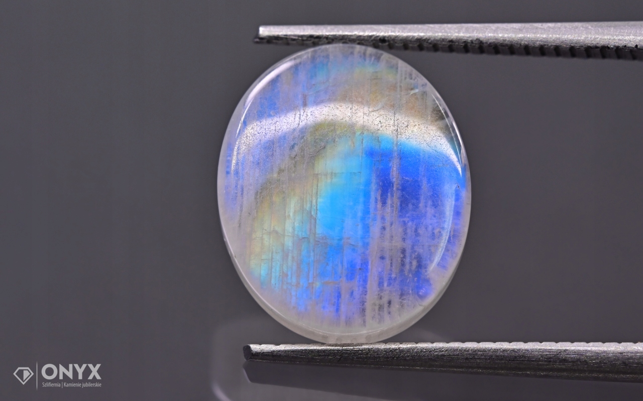 Měsíční kámen mělký ovál 12x10 mm