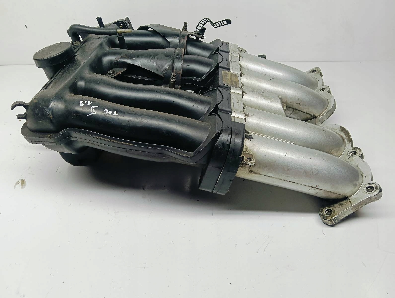 intake manifold Seat Leon and 1.8 16V 06A133925GB