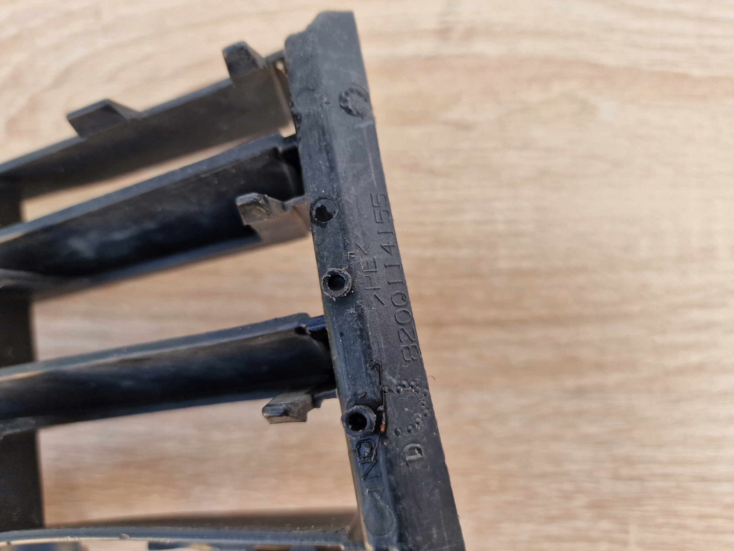 RENAULT MEGAE 2 II 02-06 LÜFTUNGSGITTER DER STOSSSTANGE MITTE