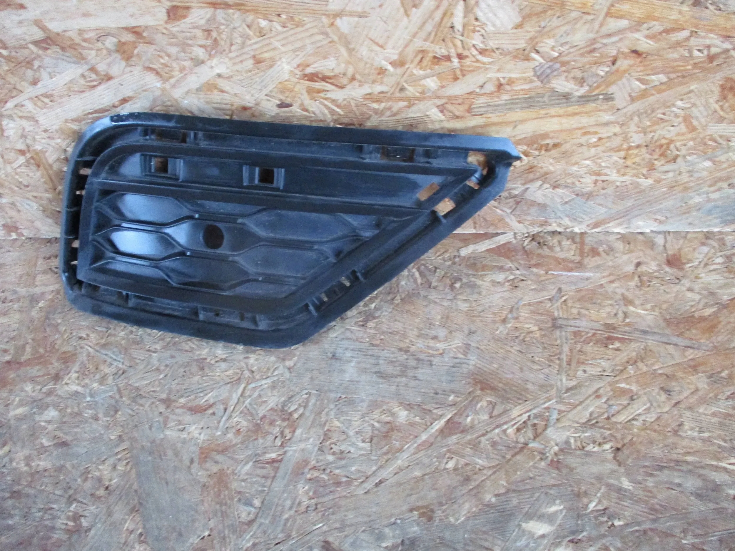 LÜFTUNGSGITTER LINKS DER STOSSSTANGE HINTEN VW T- ROC 2GA