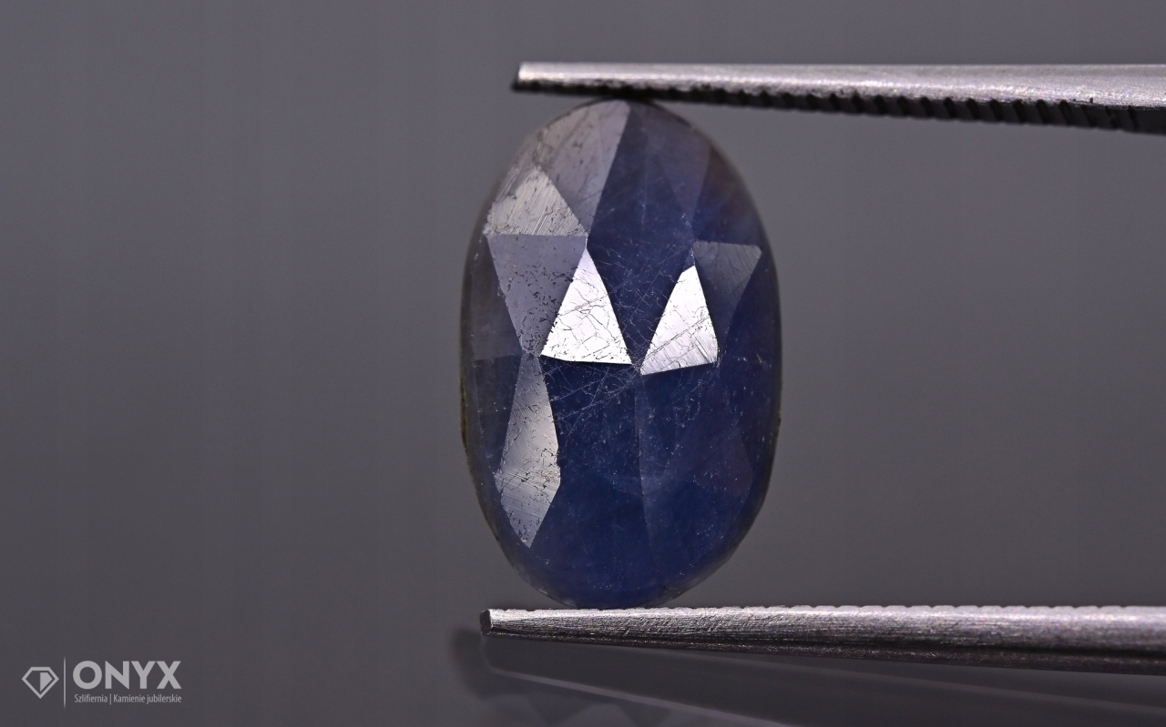 Safírová fazetovaná rozeta ovál 13,5x8,5 mm