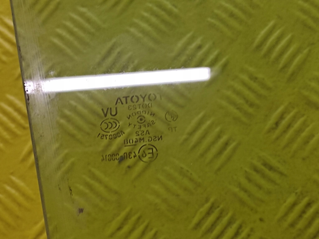 TOYOTA RAV4 II window door right front