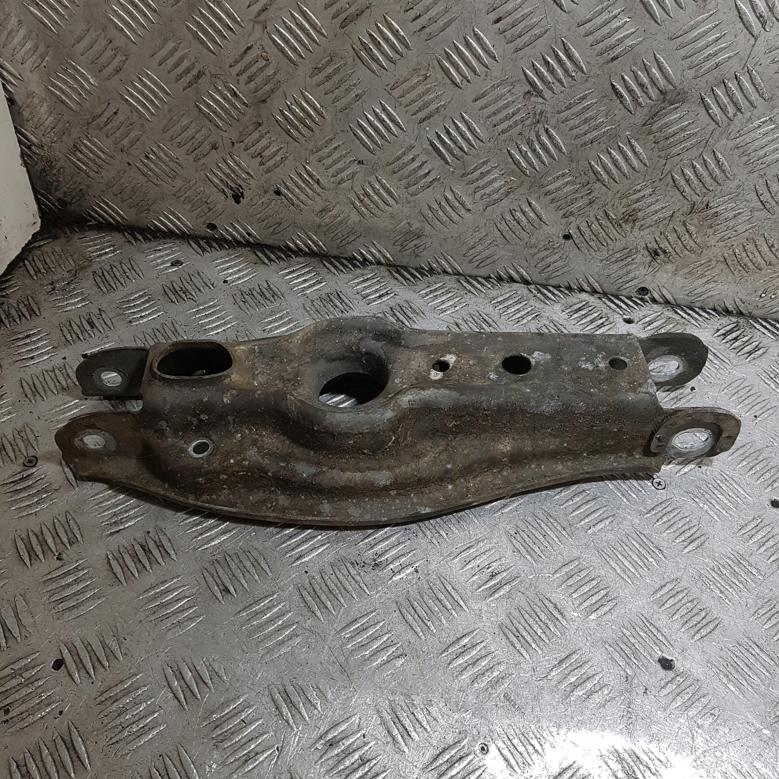 Querlenker links hinten unterer BMW E90