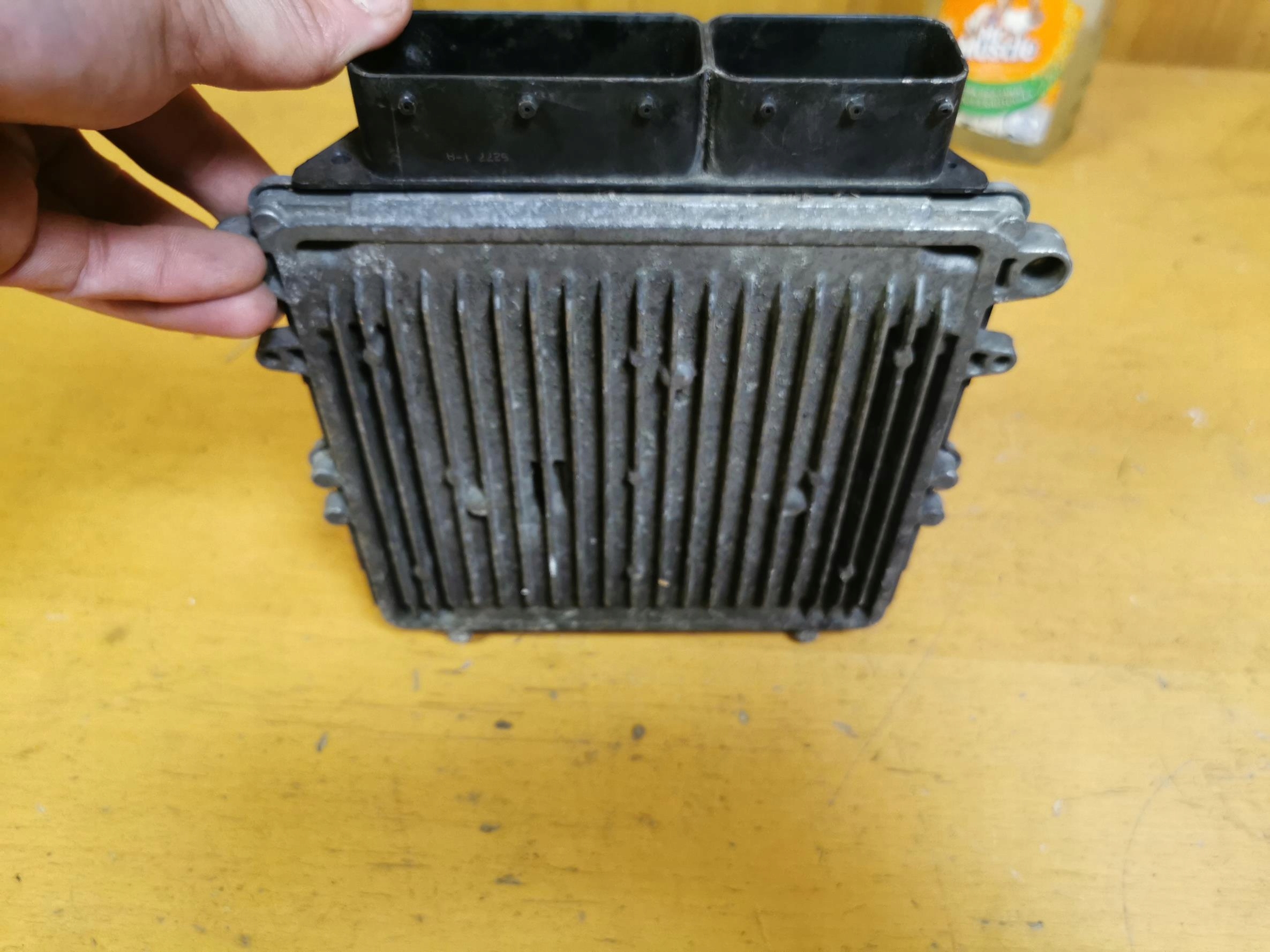 control unit computer of the engine MERCEDES R-KLASA W251 3.0 CDI A6421500577
