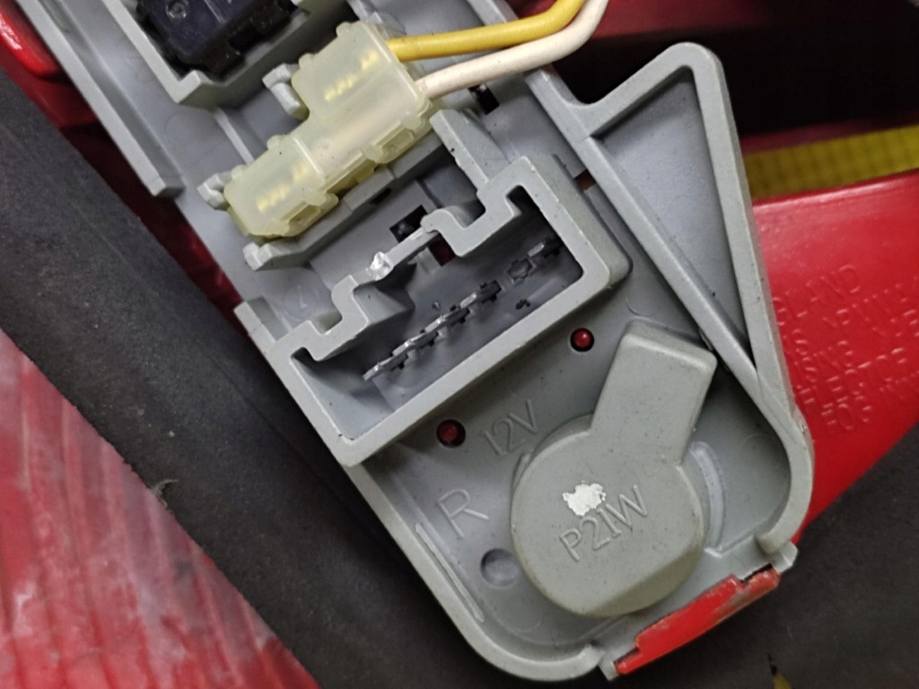 TOYOTA YARIS II light right rear part