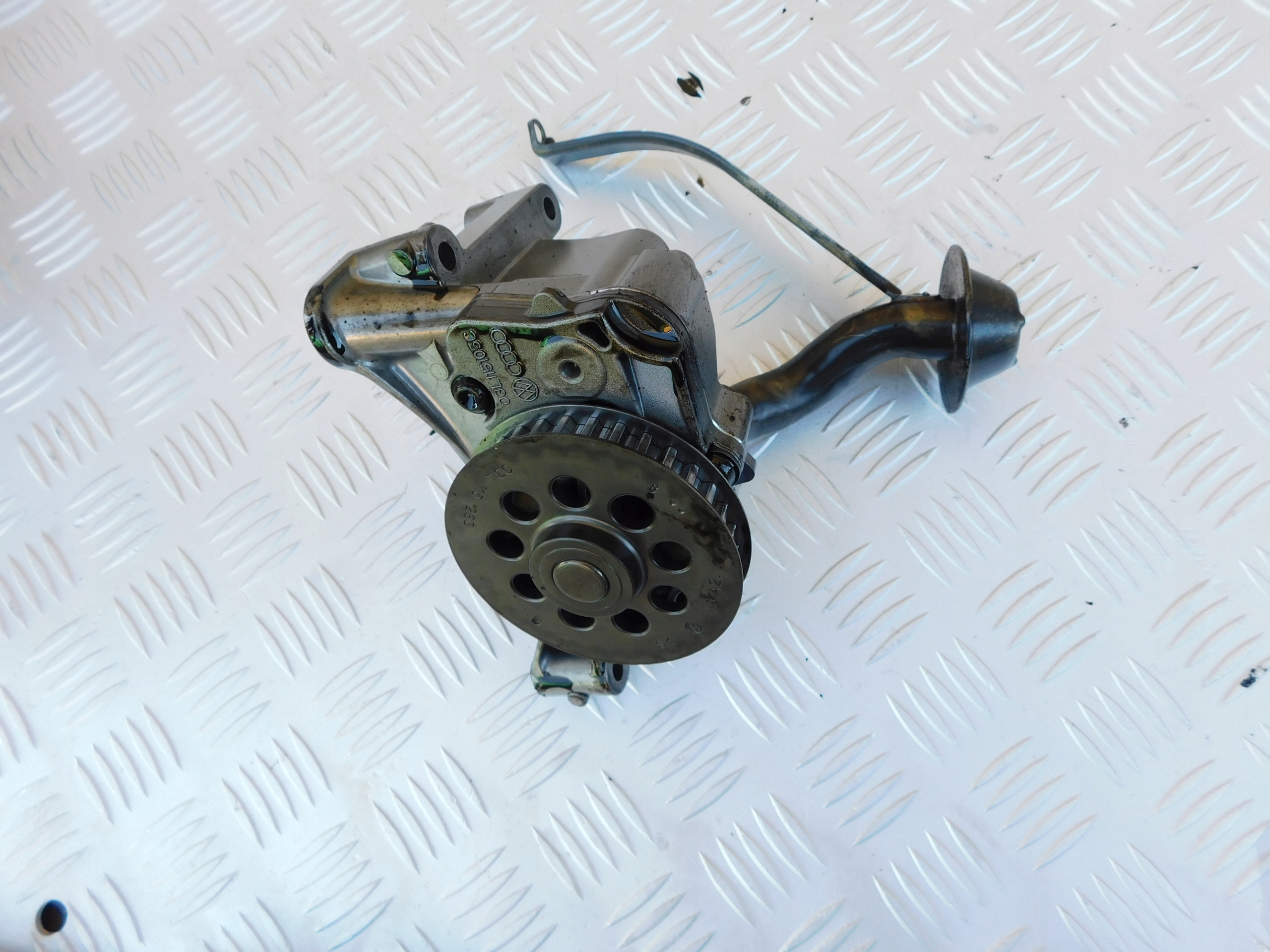 VW Crafter 2.0 Pompa olio Pompa dell’olio komplet 03L115105C