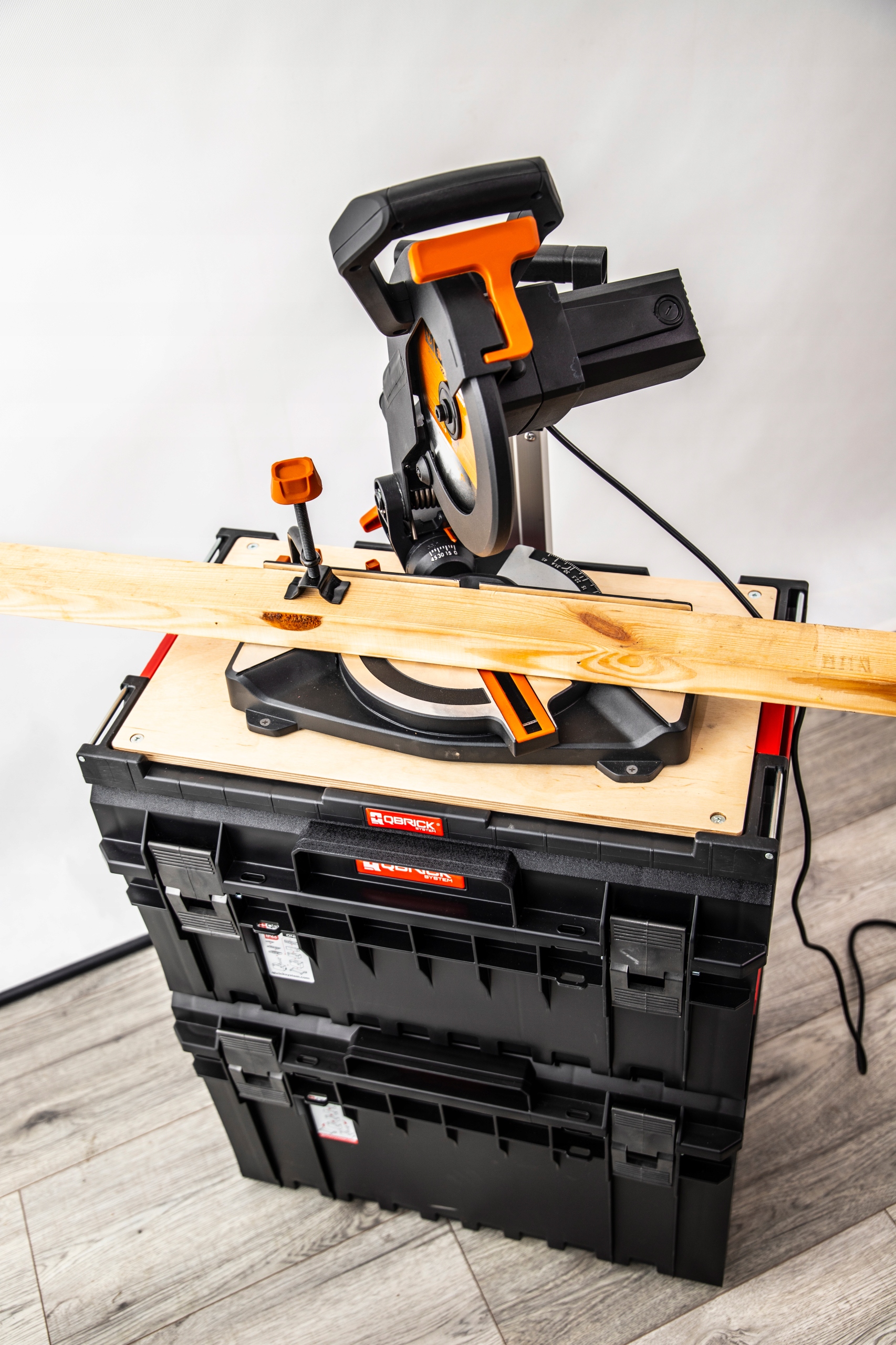 QBRICK ONE Adapter Multi Work Platform do PRO, TWO Cechy dodatkowe moduły z możliwością rozdzielenia