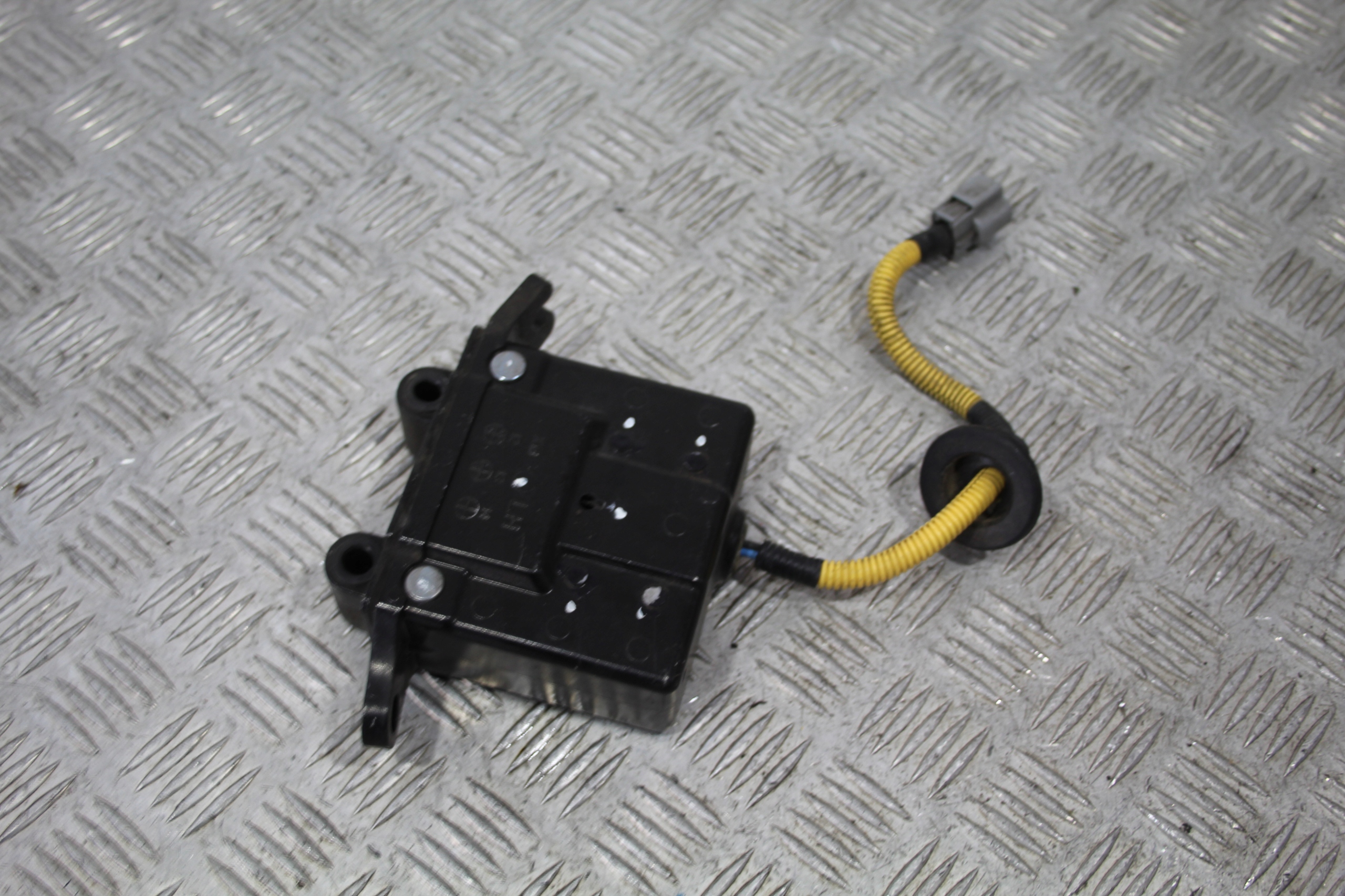 NABOJ PIROTECHNICZNY left KIA SORENTO II 2 LIFT
