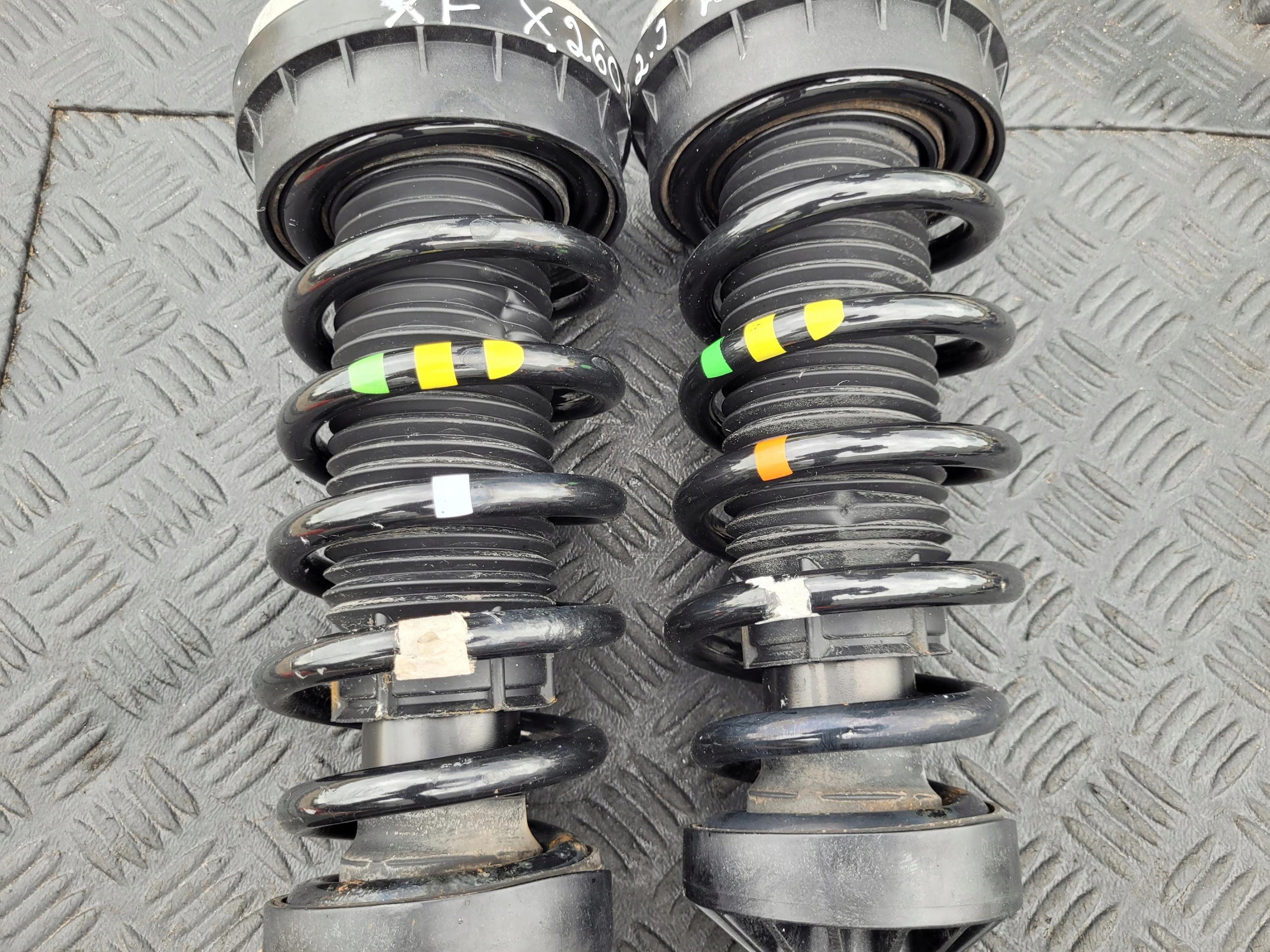 shock absorber front front left right JAGUAR XF II X260 2.0 D AUTOMAT