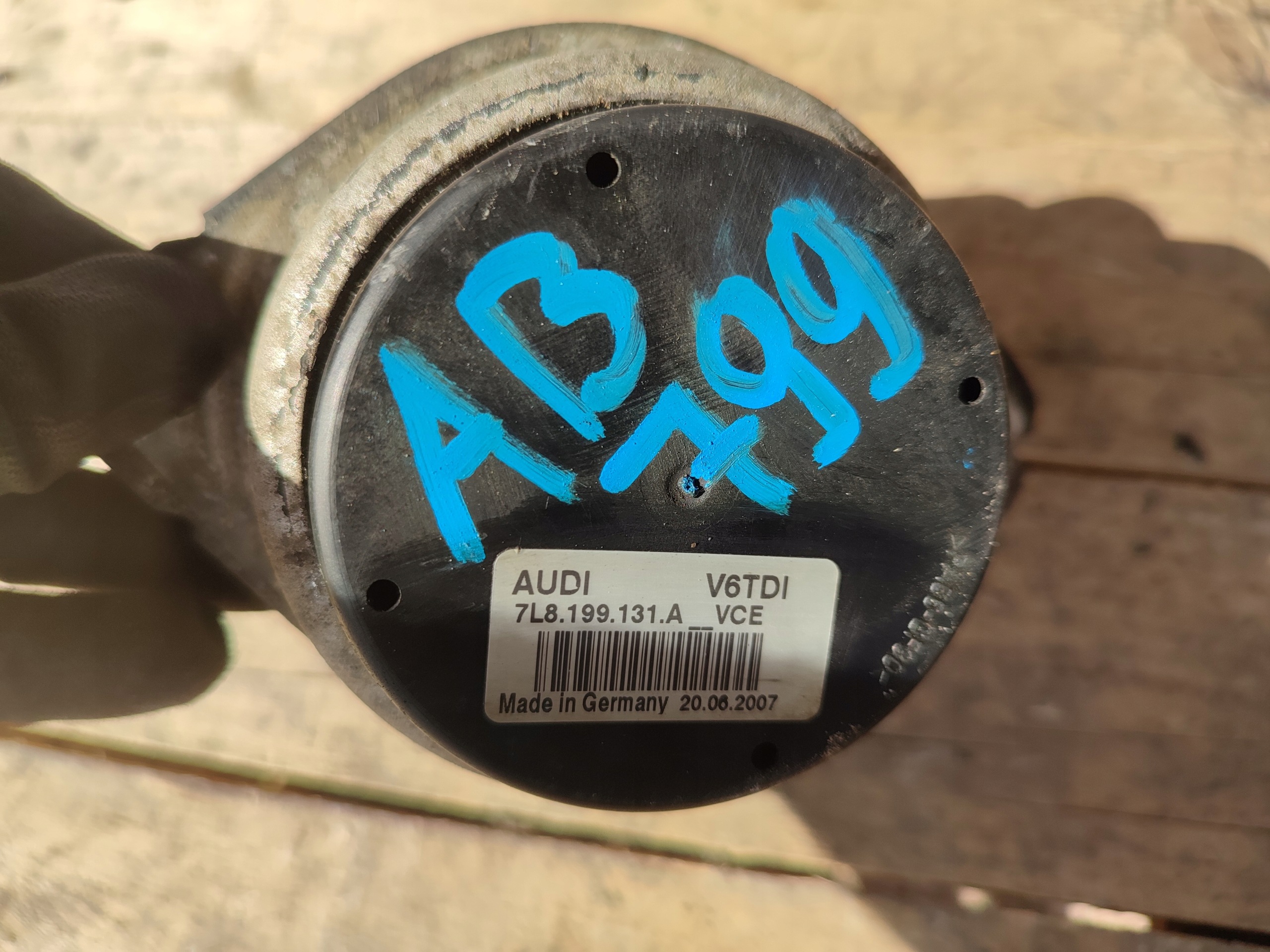 engine mount VW TOUAREG 7L AUDI Q7 4L 7L8199131A