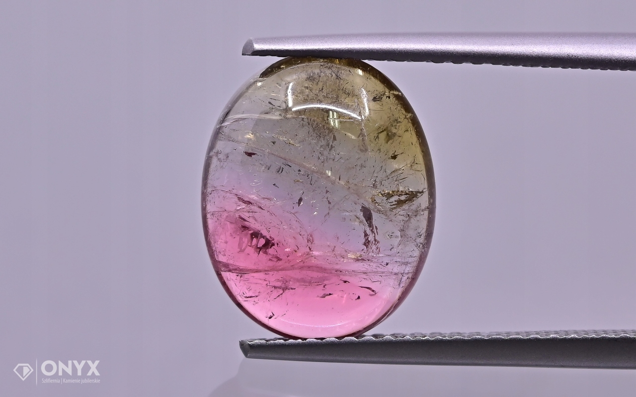 Turmalín kabošon ovál 13x10,5 mm