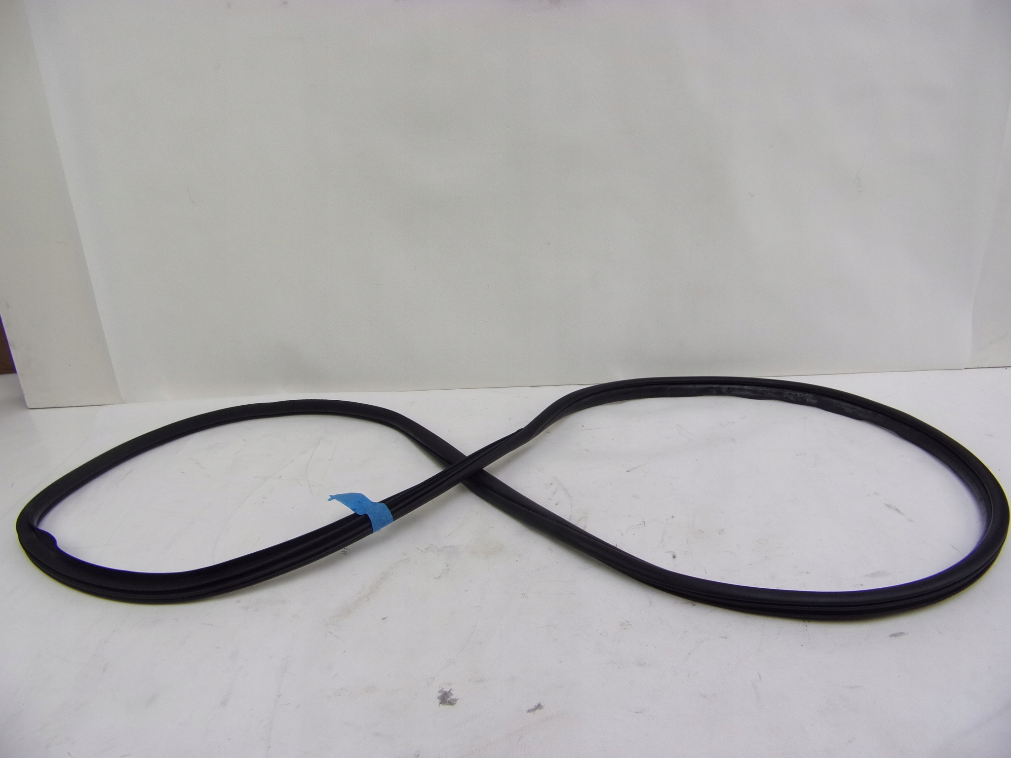 DODGE DURANGO III 11-УПЛОТНЕНИЕ ПРАВОЙ ЗАДНЕЙ ДВЕРИ