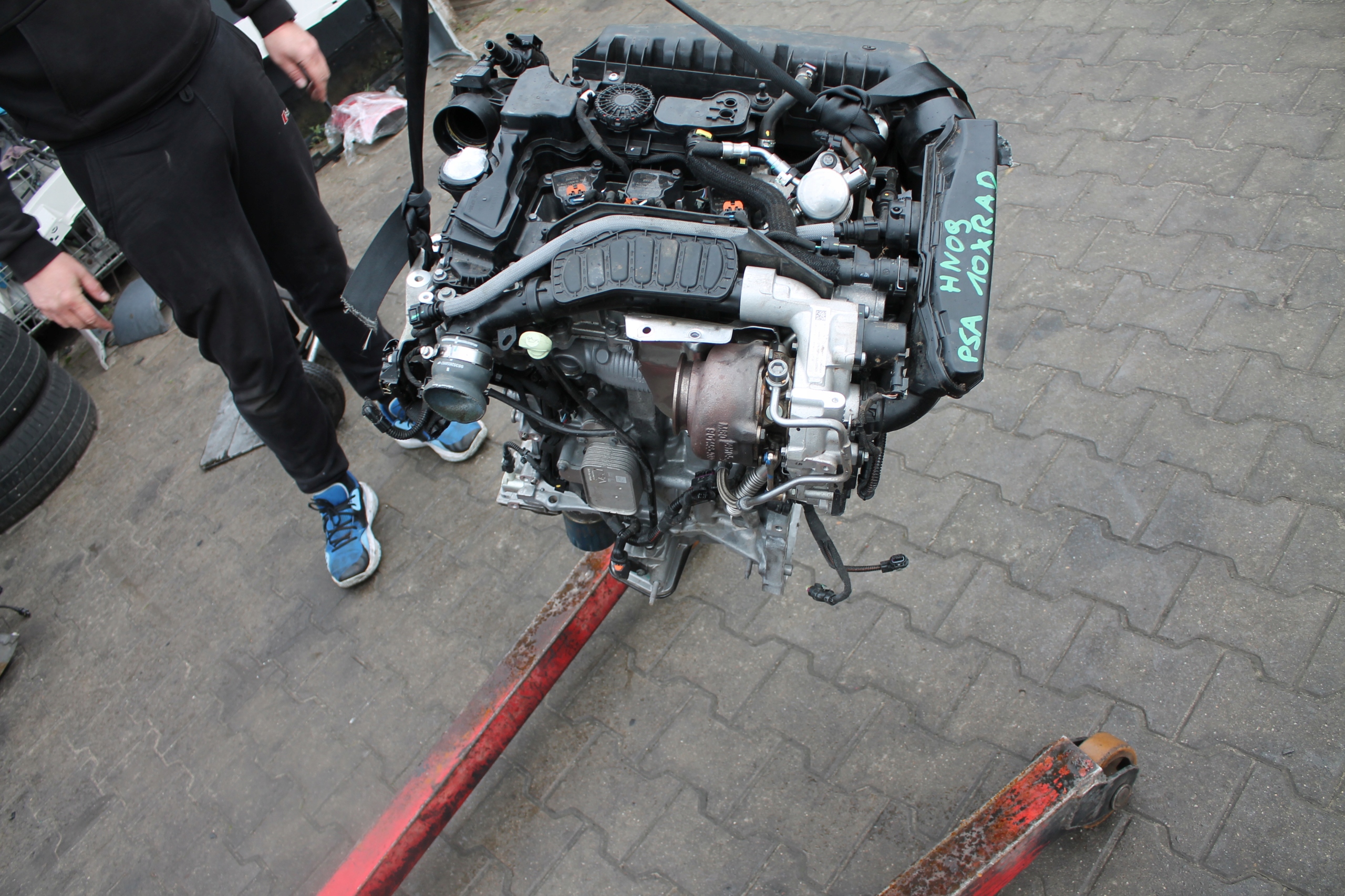 engine complete PEUGEOT 1,2 10XRAD PSA HN09 8TYSKM