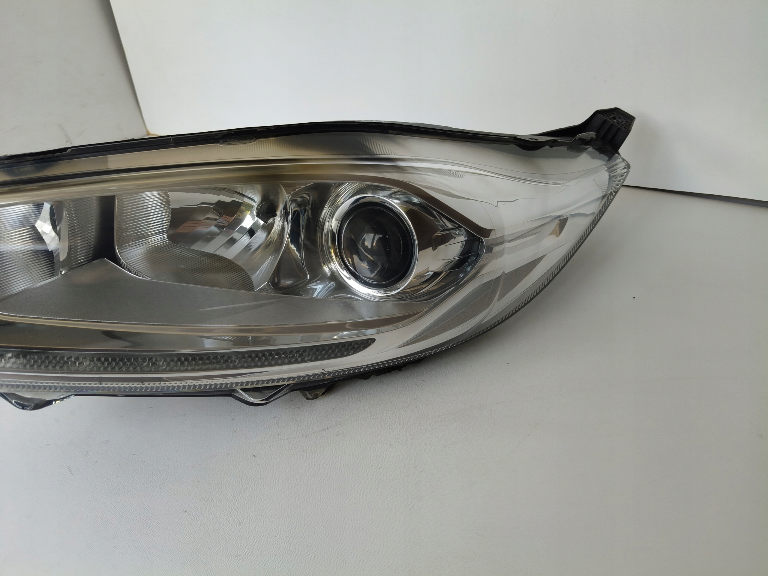light left REFLEKTOR FORD FIESTA MK7 12- LIFT LED