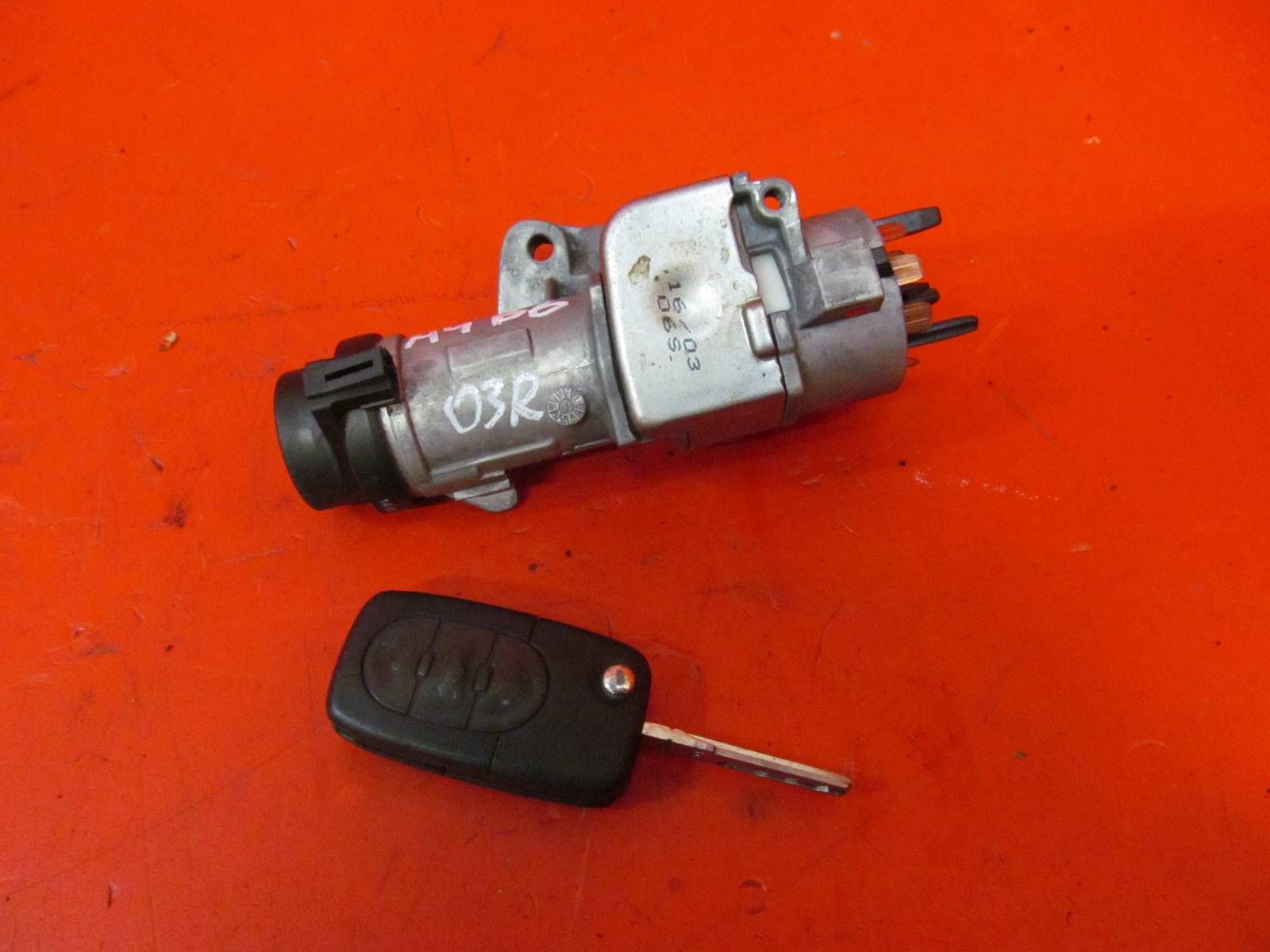 AUDI A4 B6 8E2 ignition key PILOT SCYZORYK 4B0905851G
