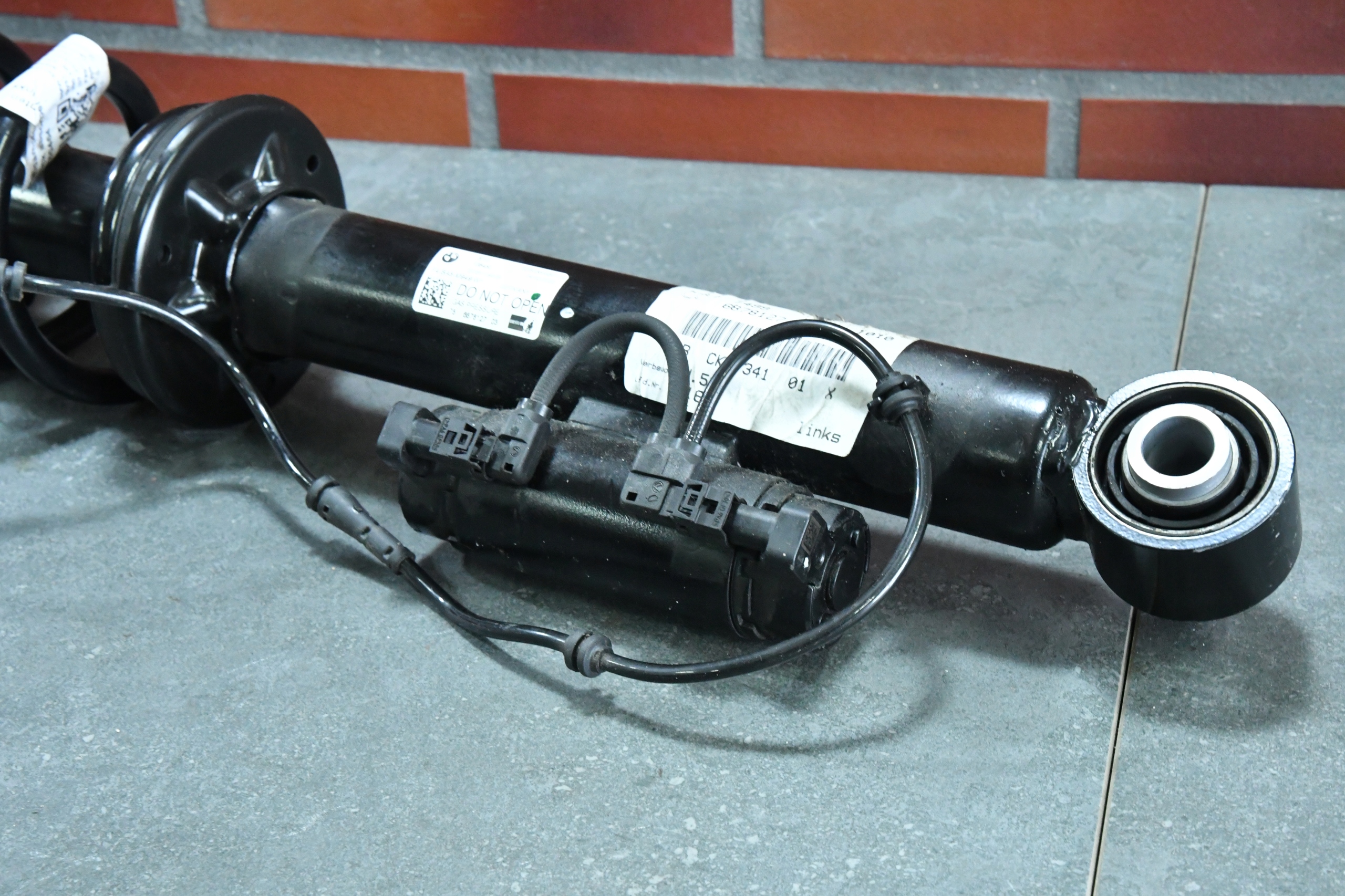 shock absorber left rear part rear electrical BMW 8 G16 6878127 only 49km!