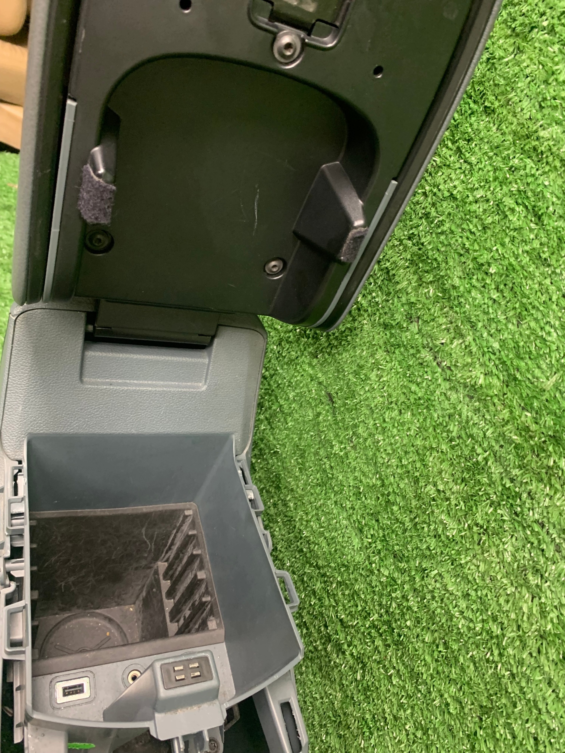 tunnel central armrest EU AM51-R04584-ABW FORD C-MAX MK3