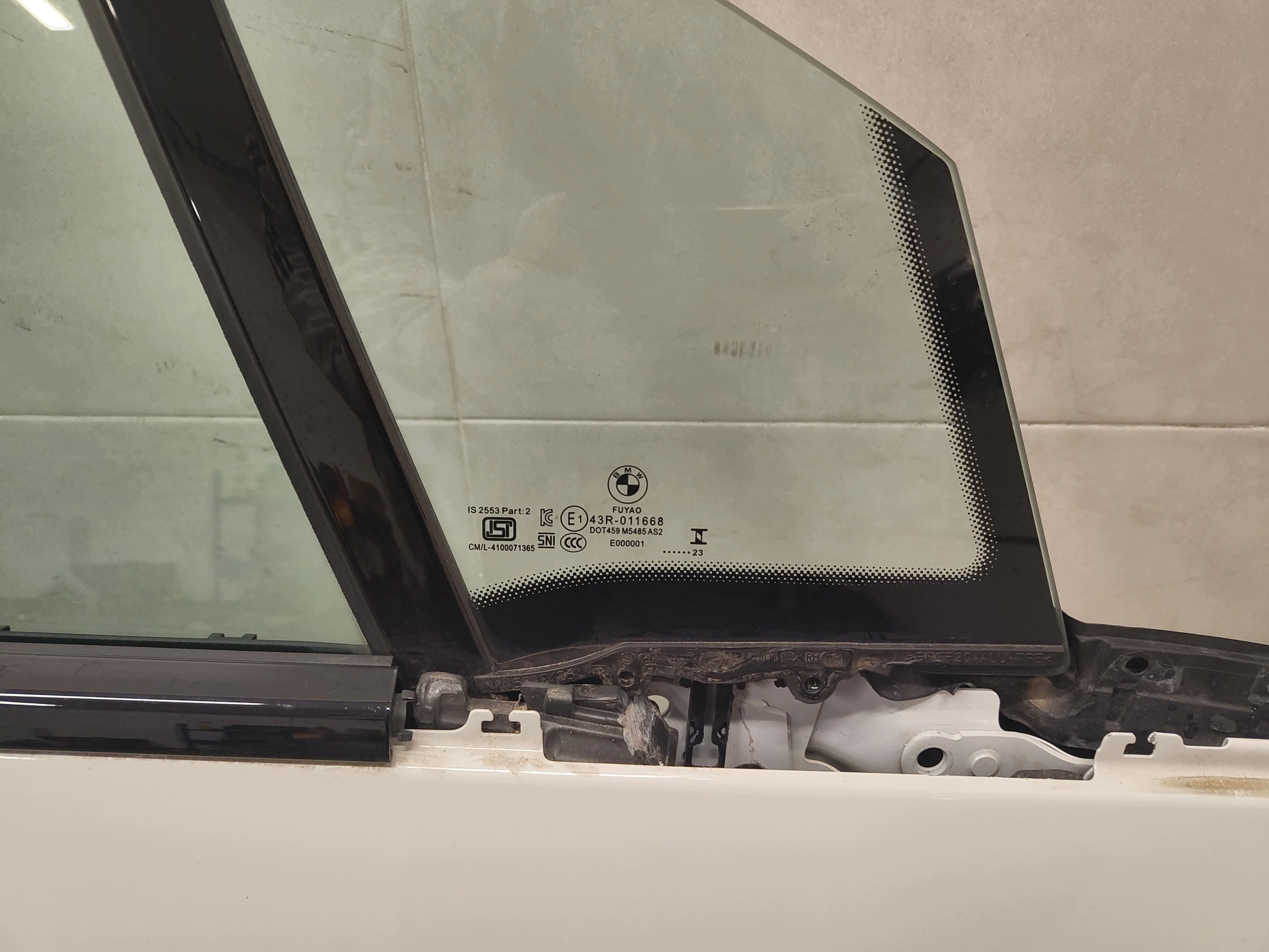 BMW iX i20 door right front colour A300