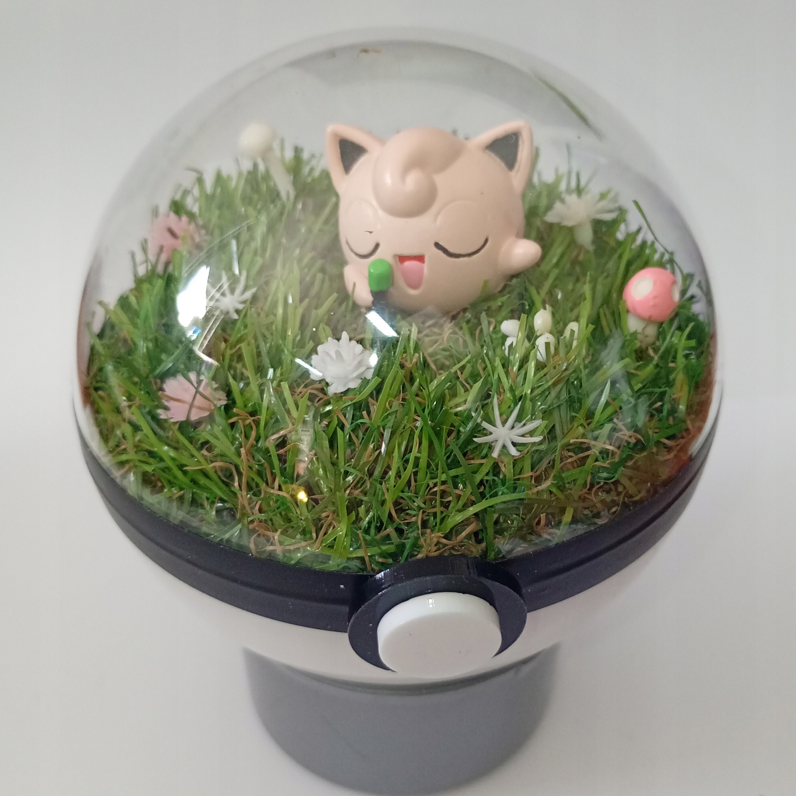 Jigglypuff – Unikátní Pokeballové Terárium Pokémon Diorama, Ruční Výroba, 10 CM