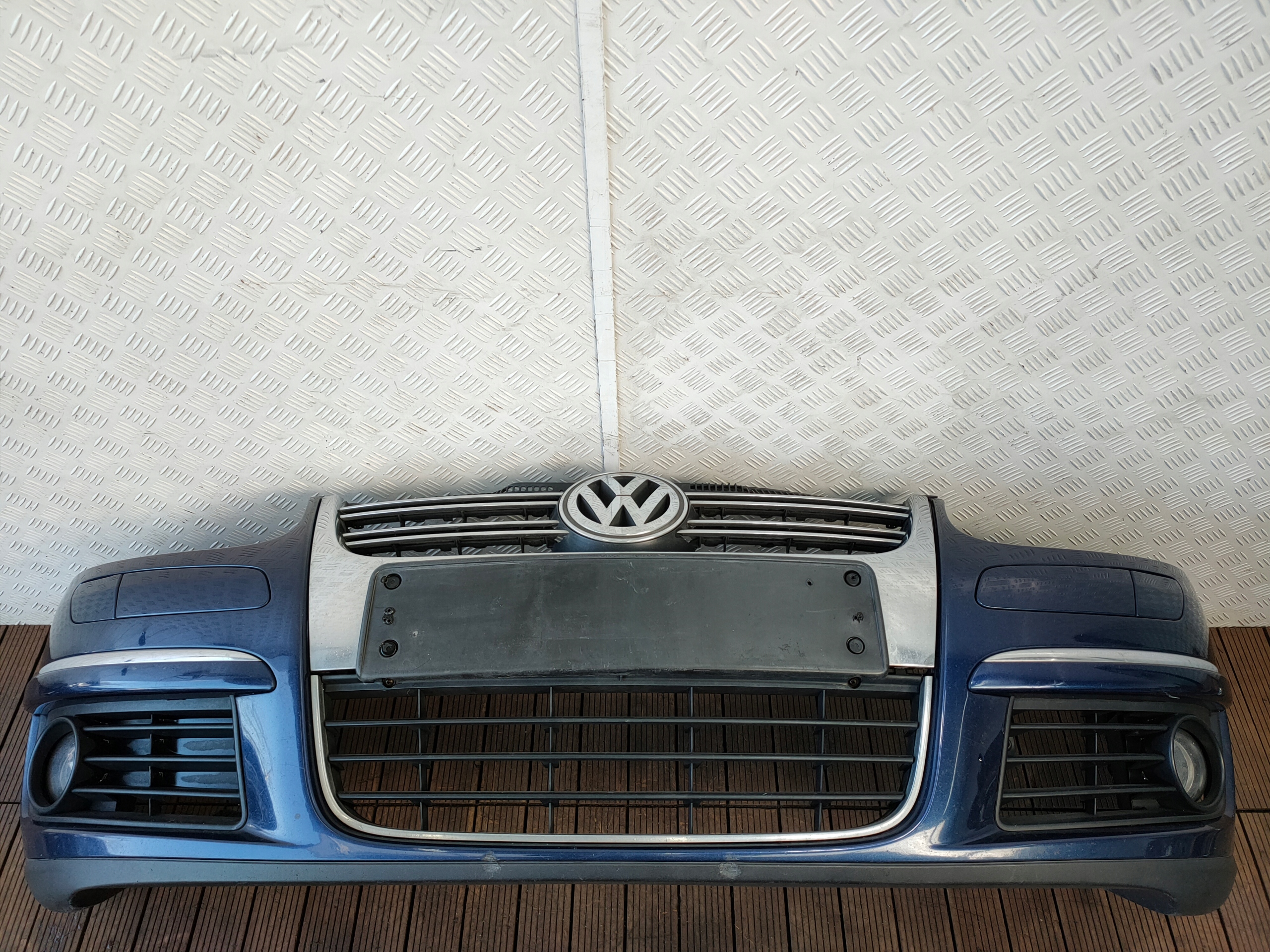 VW JETTA V 05-10 front bumper complete front below washers colour LD5Q