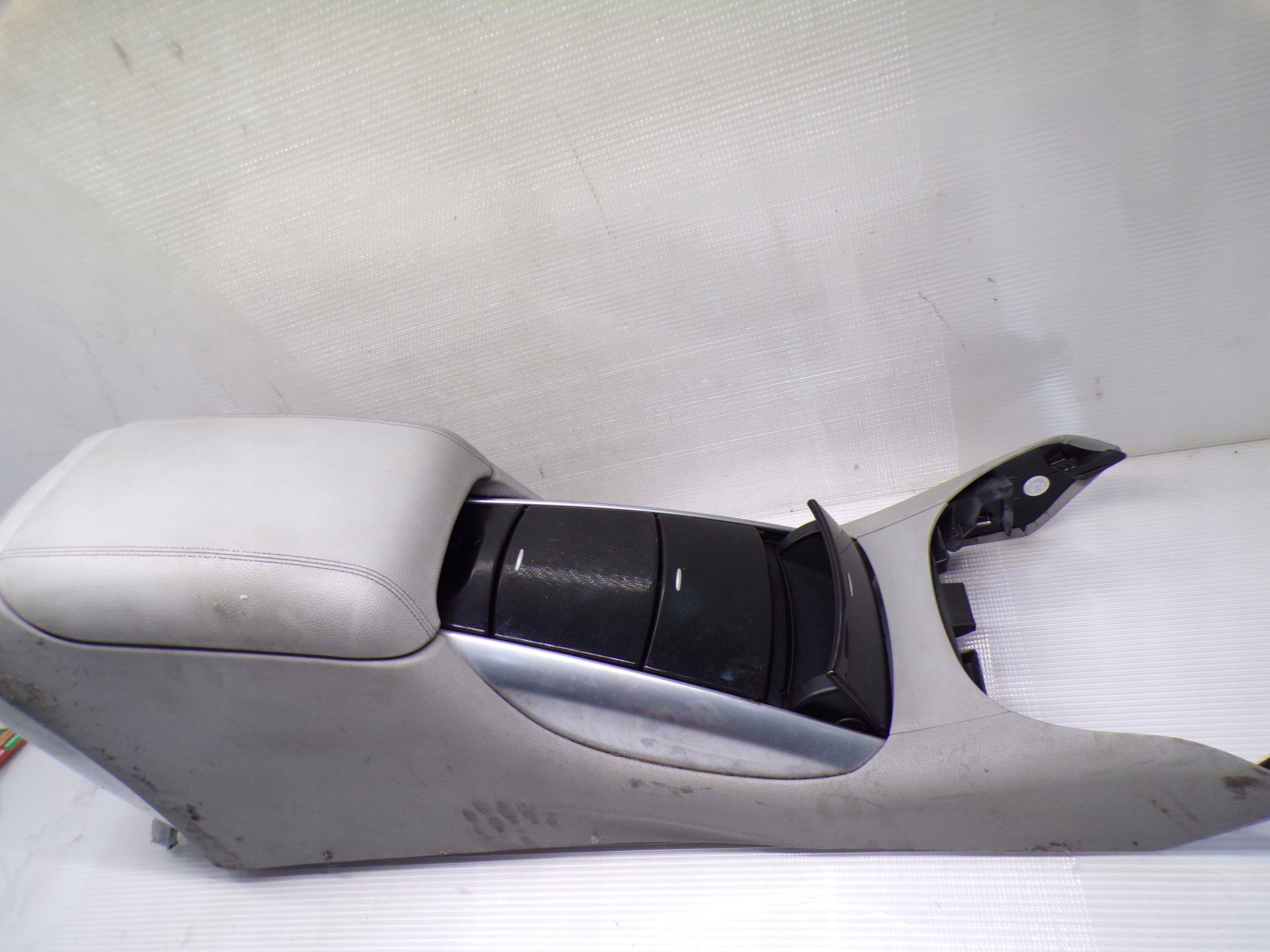 Подлокотник туннель MERCEDES W251 R класс