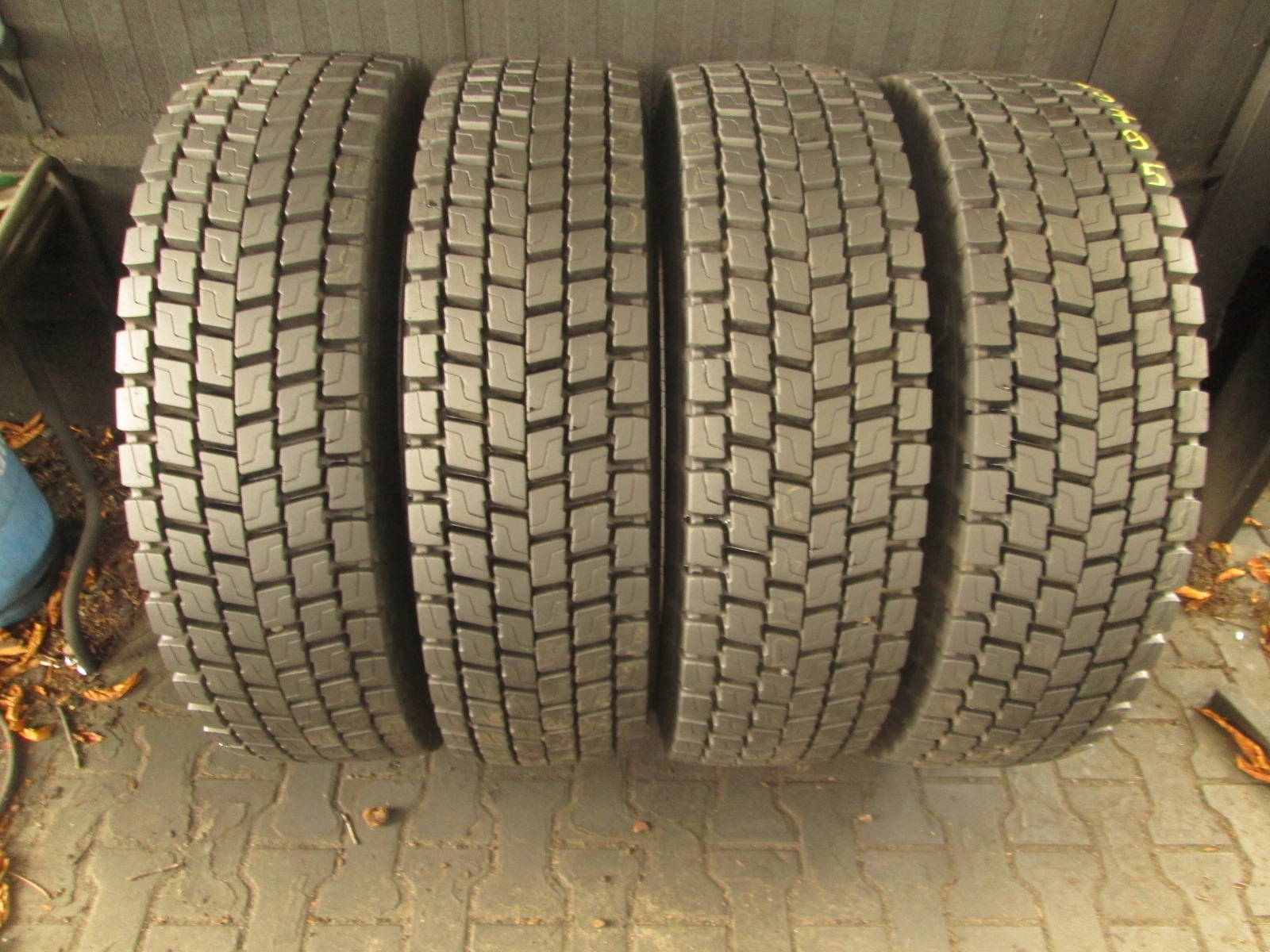 275/70R22.5 MICHELIN XDE2+ OPONY NAPĘDOWE, KOMPLET CIĘŻAROWE