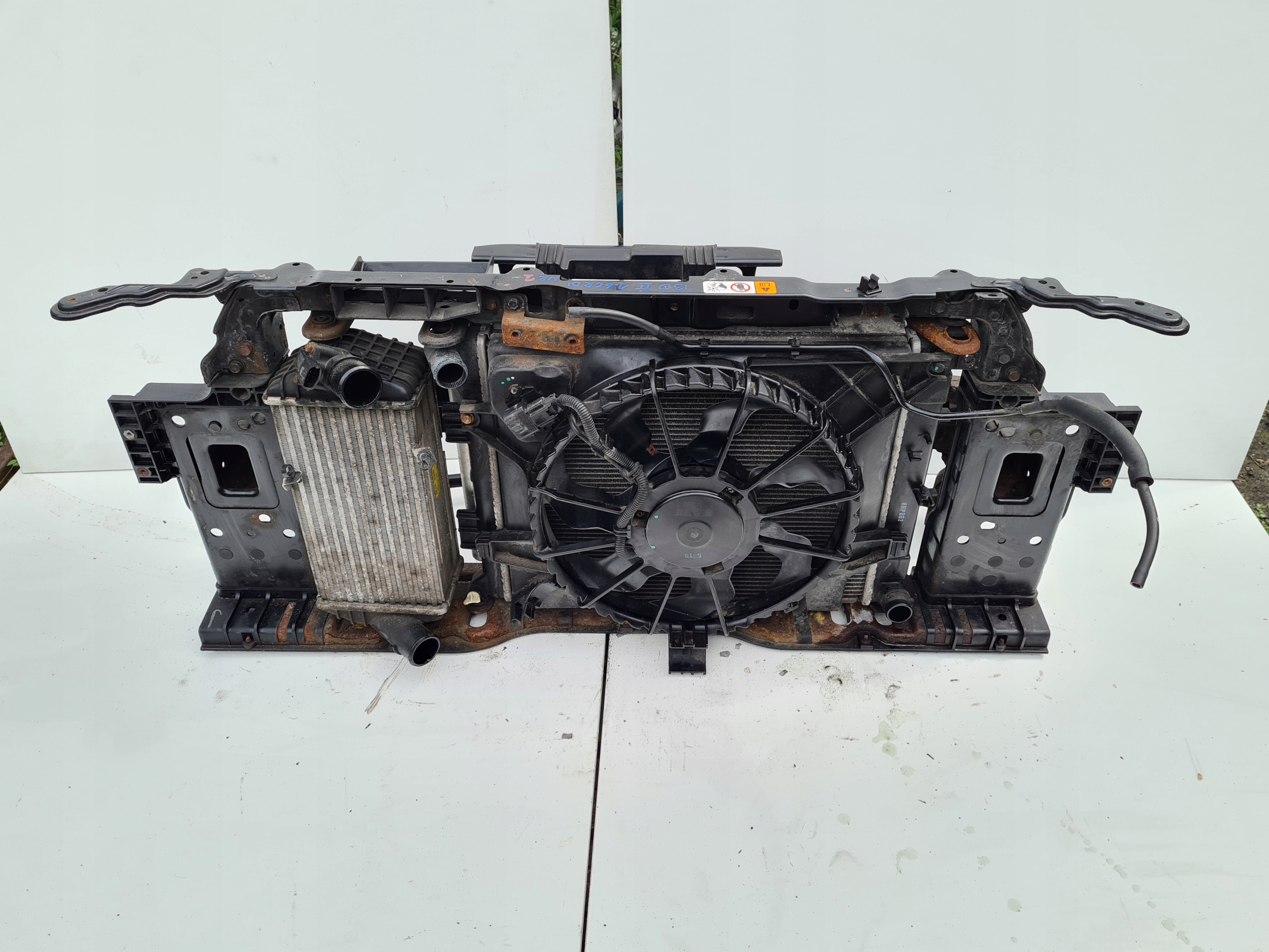 HYUNDAI I30 II 1,4 1.6CRDI KPL der Kühler Gurten träger