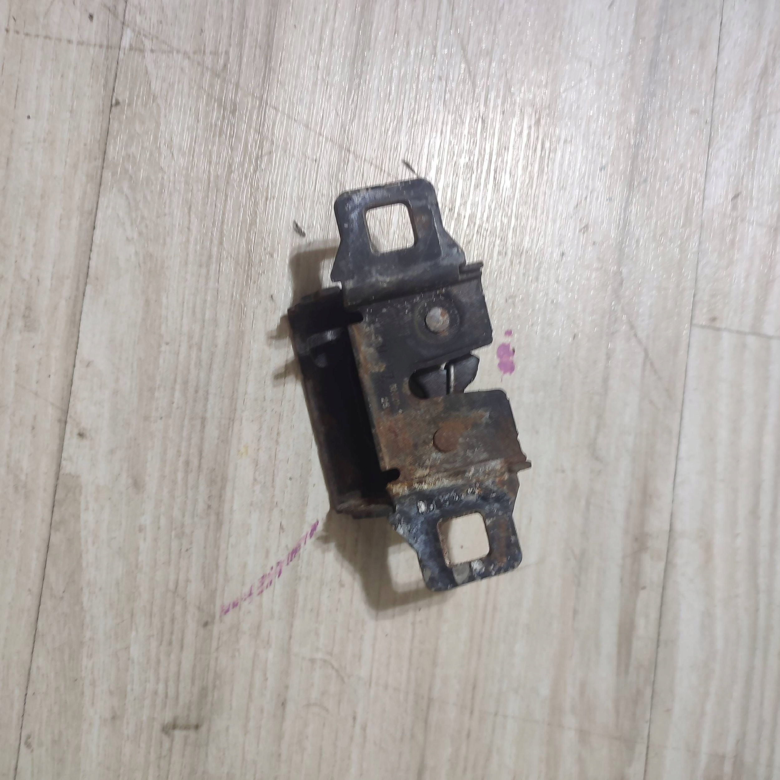 bonnet latch lock Jaguar F-Pace