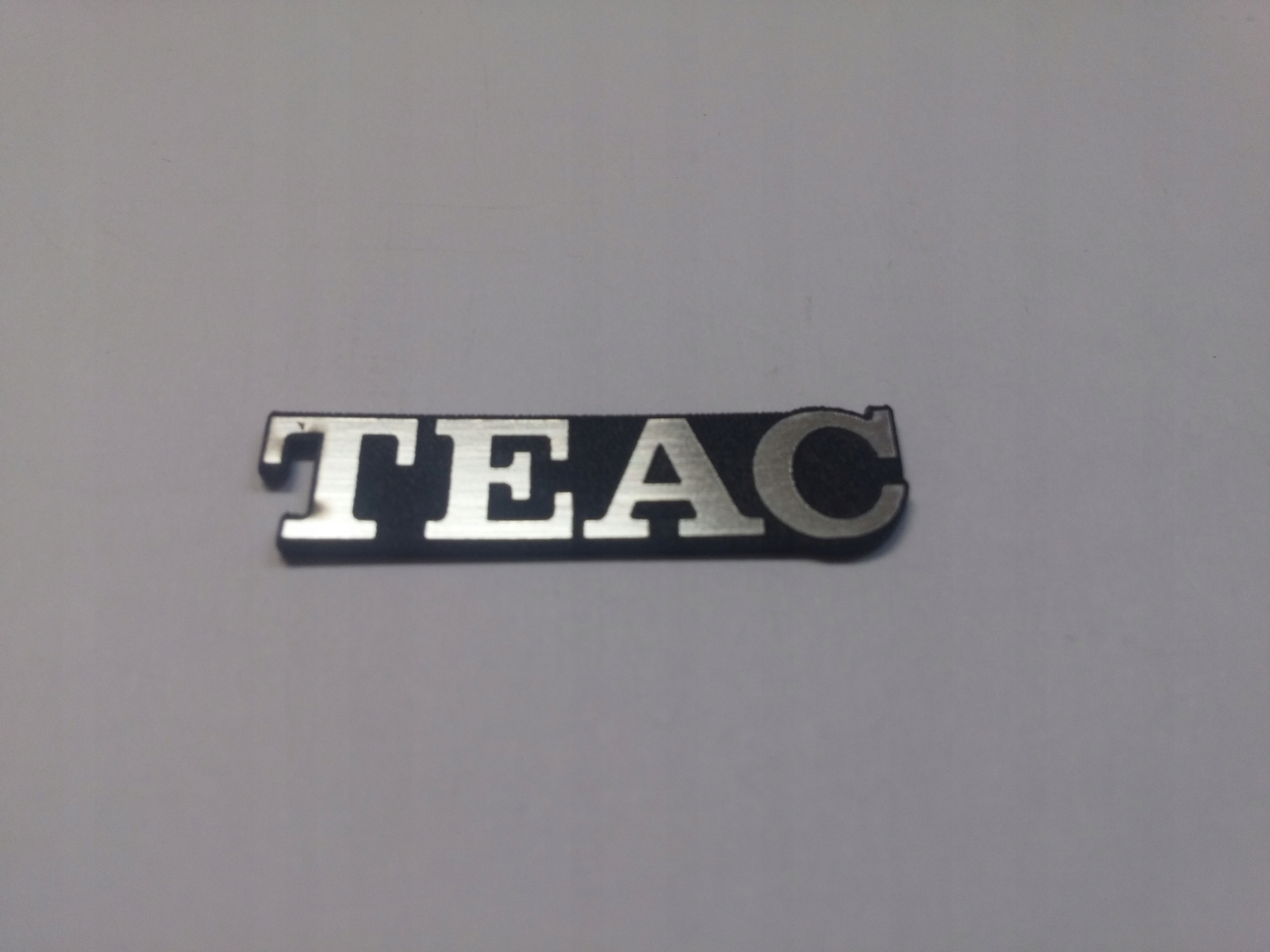

Teac naklejka emblemat 35 x 8 mm * Srebrna