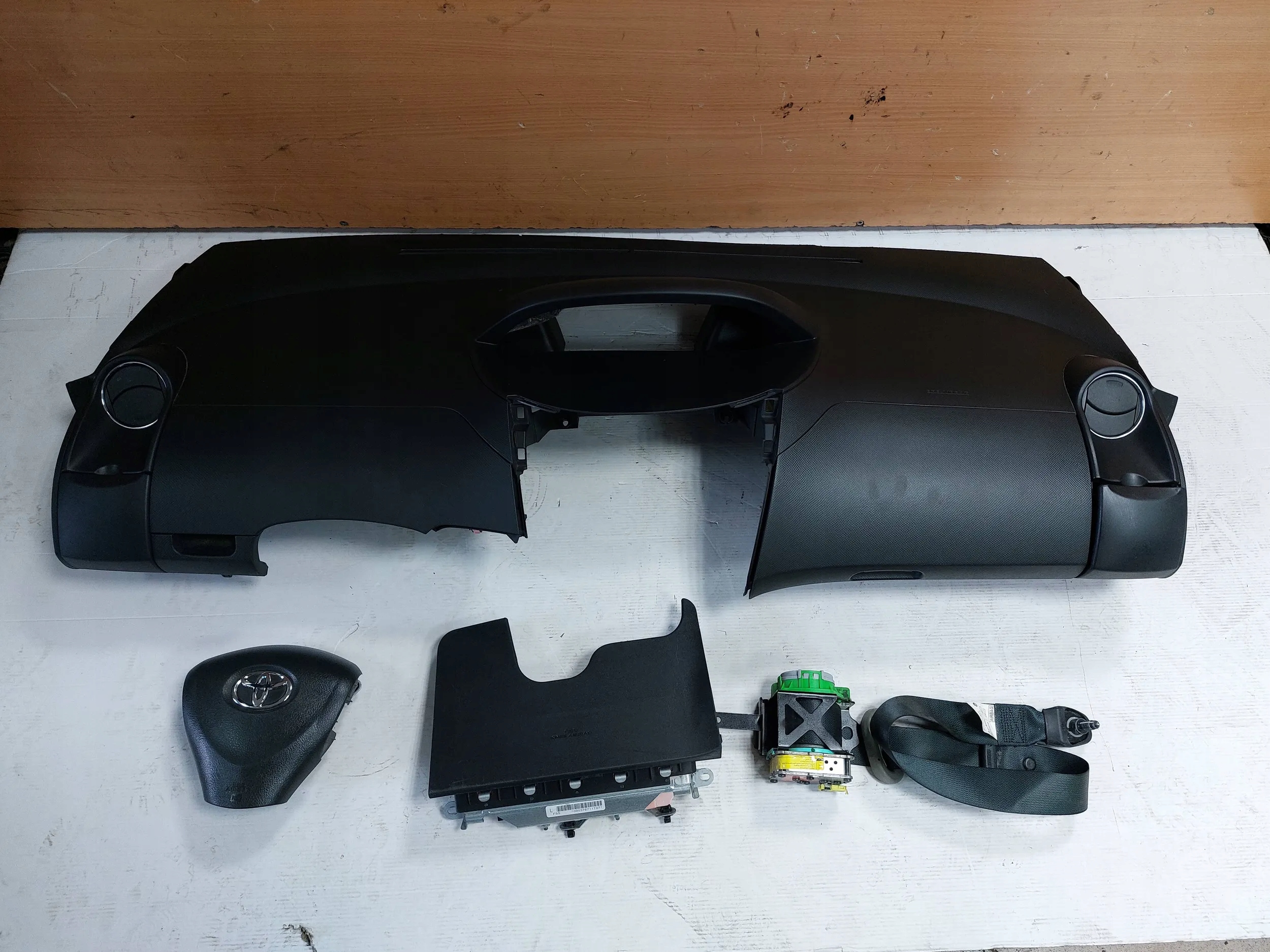 dashboard console airbag Toyota Yaris II Lift 09