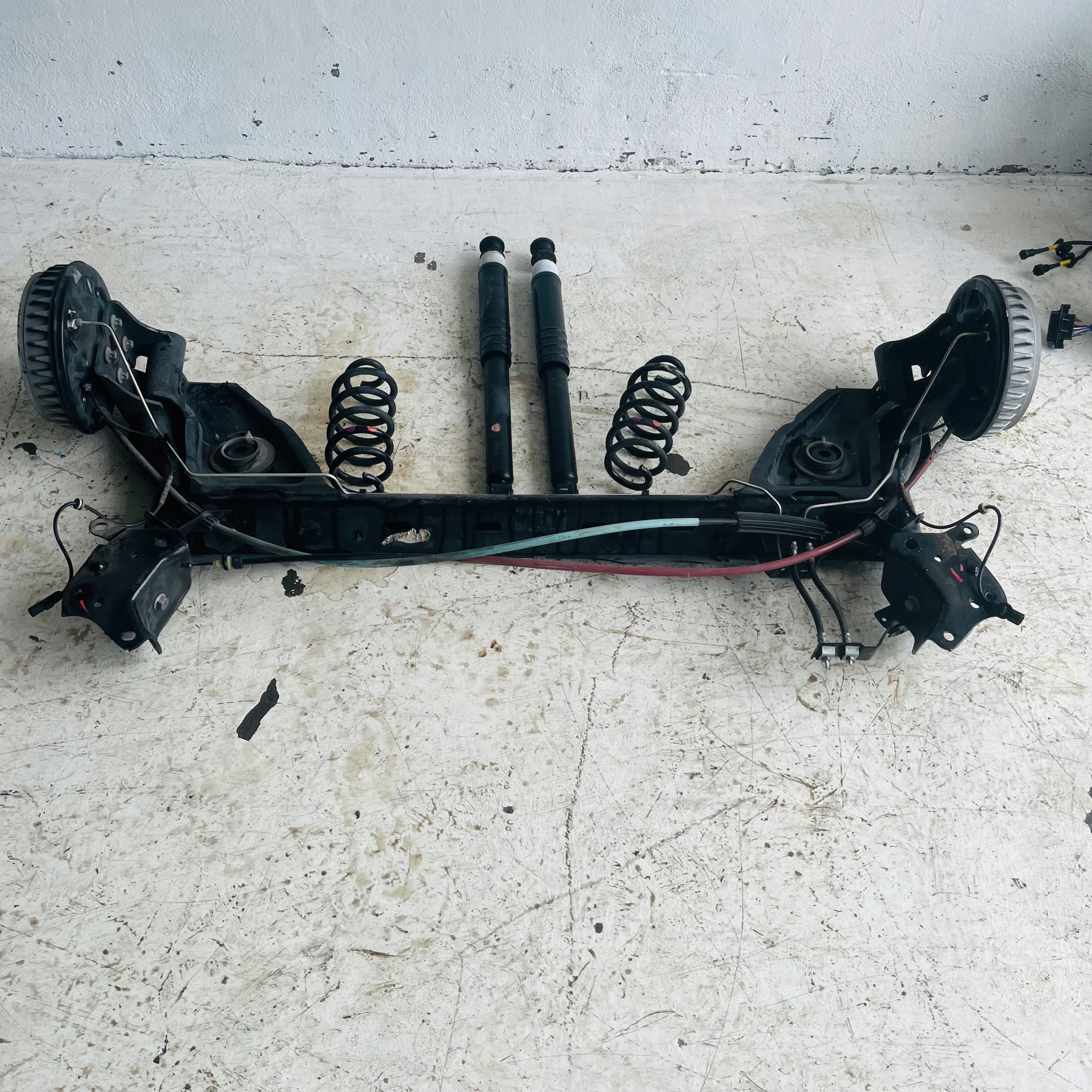 BELKA ZAWIESZENIA TYŁ KOMPLETNA RENO CAPTUR 1.3TCE