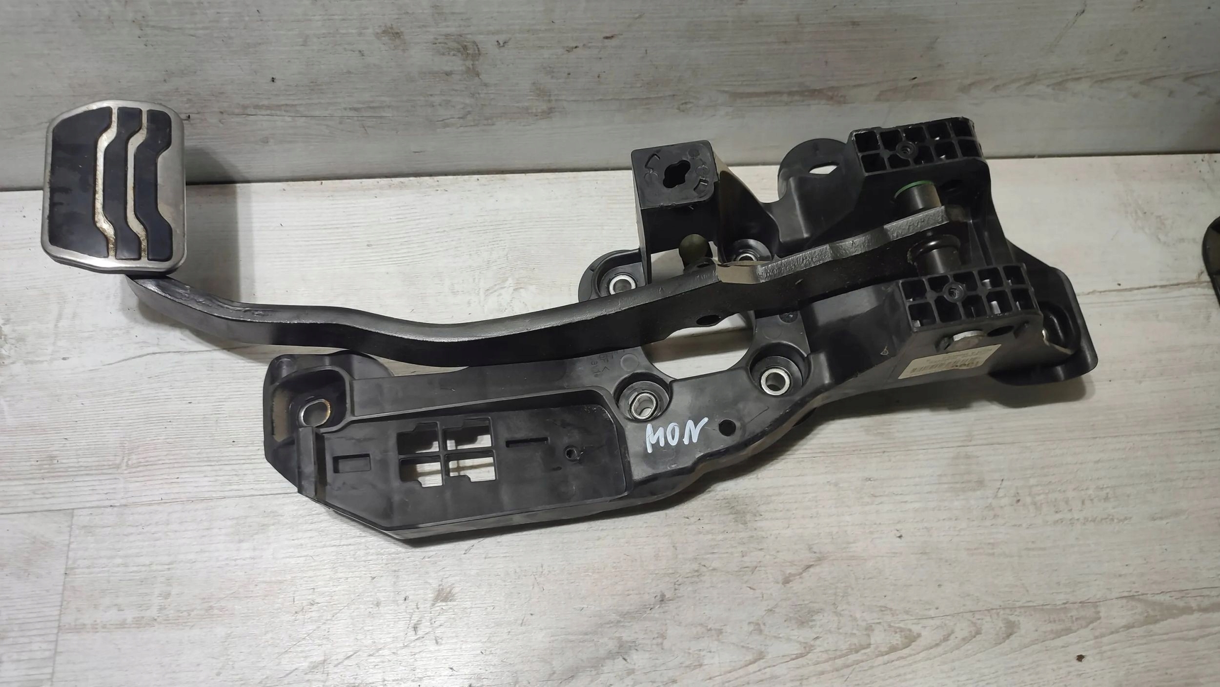 Ford Mondeo MK5 16r 2.0TDCi Pedal Bremse