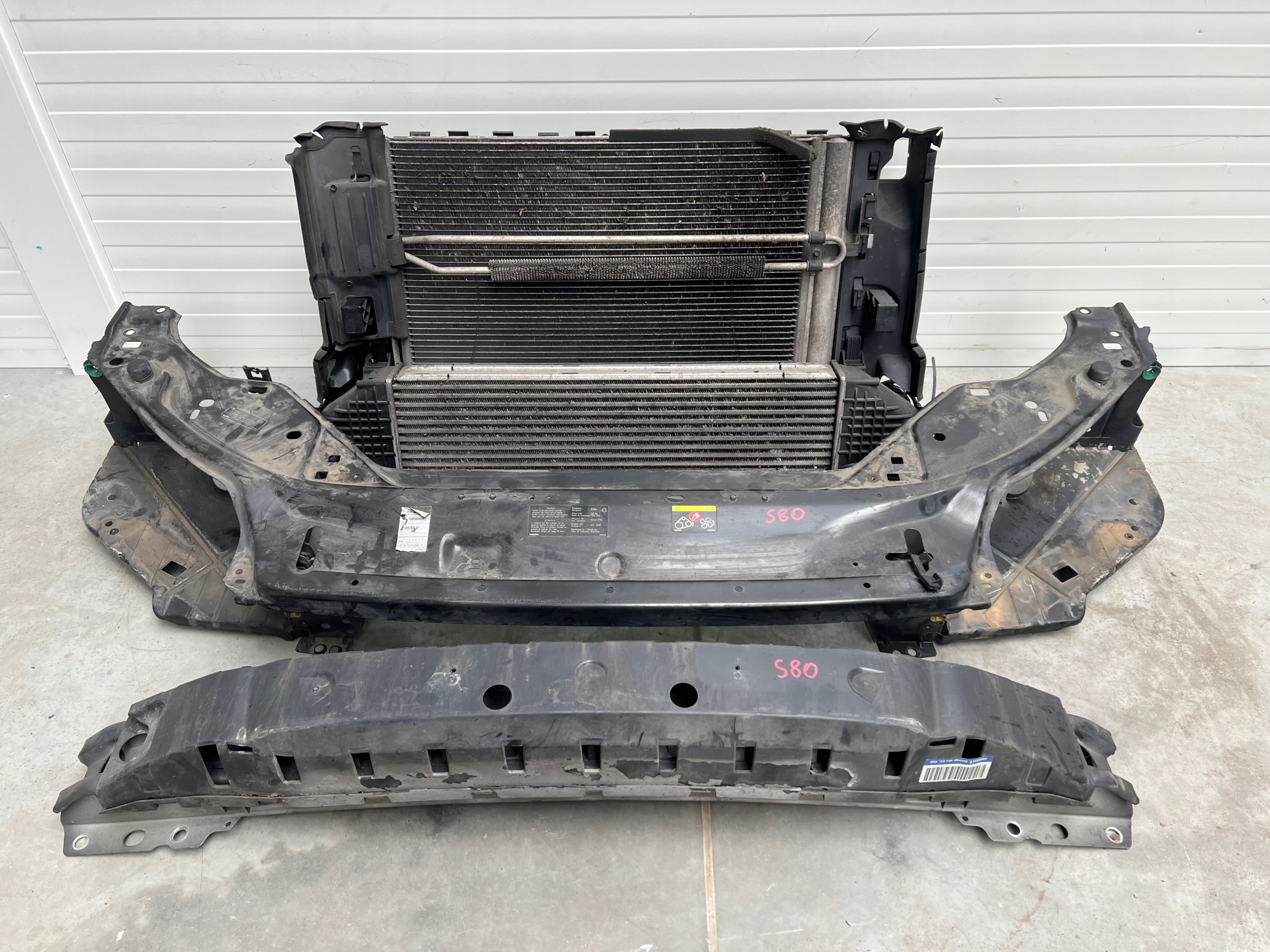 Pas Przedni chłodnice Volvo S80 2.5B Automat