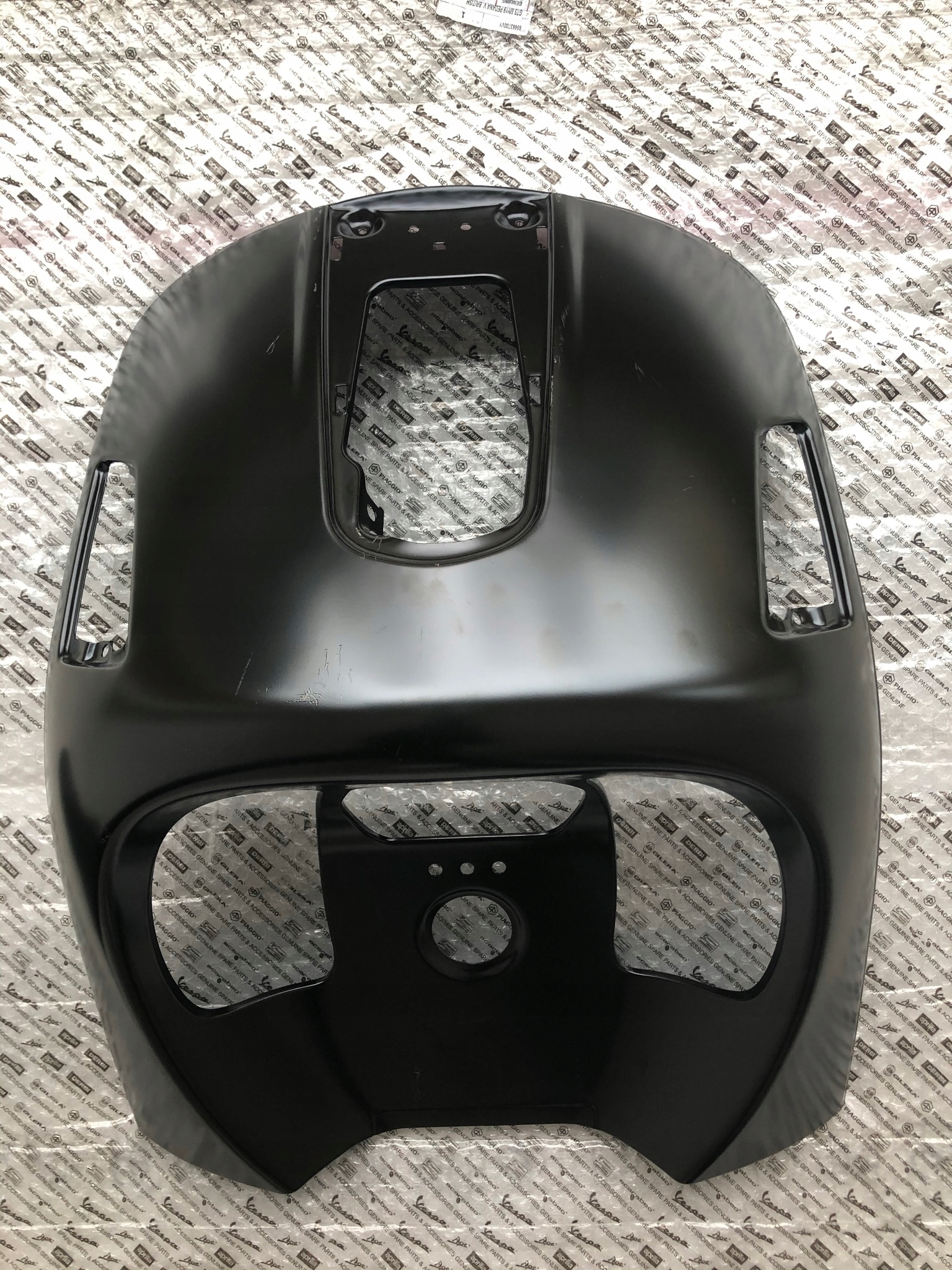 Vespa Gts 125-300 vrchlík rám predný Nový originál