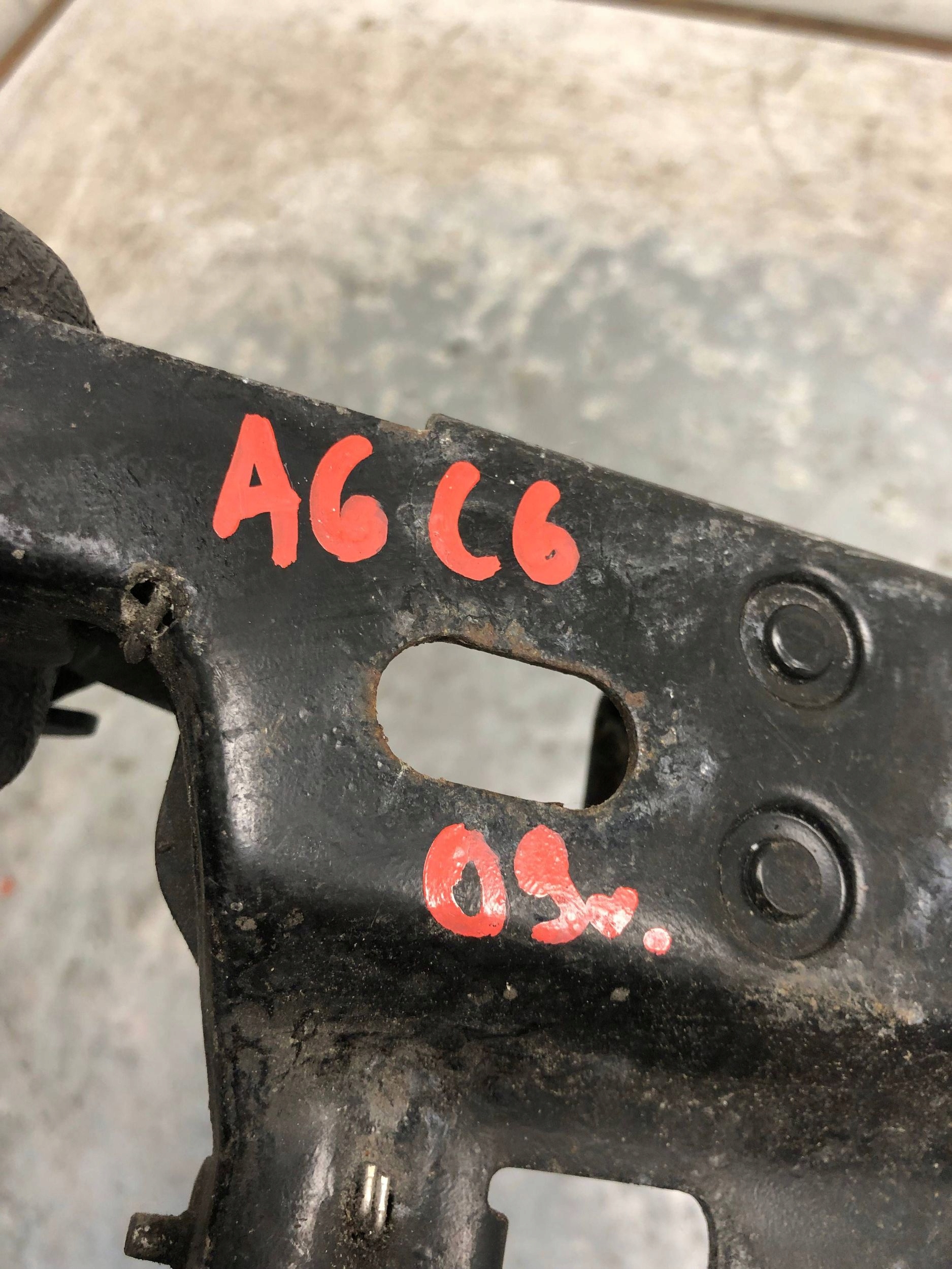 lock RYGIEL bonnets AUDI A6 C6 4F0823480B