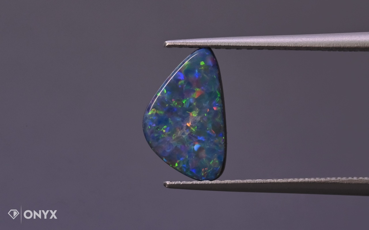 Australský opál, konvexní deska, nepravidelný dublet, 10,5 x 6,5 mm