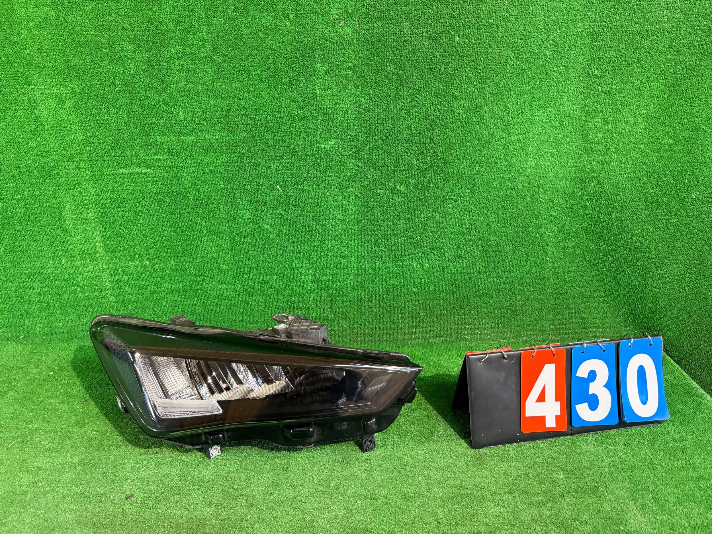 REFLEKTOR right SEAT LEON IV FULL LED nr:430