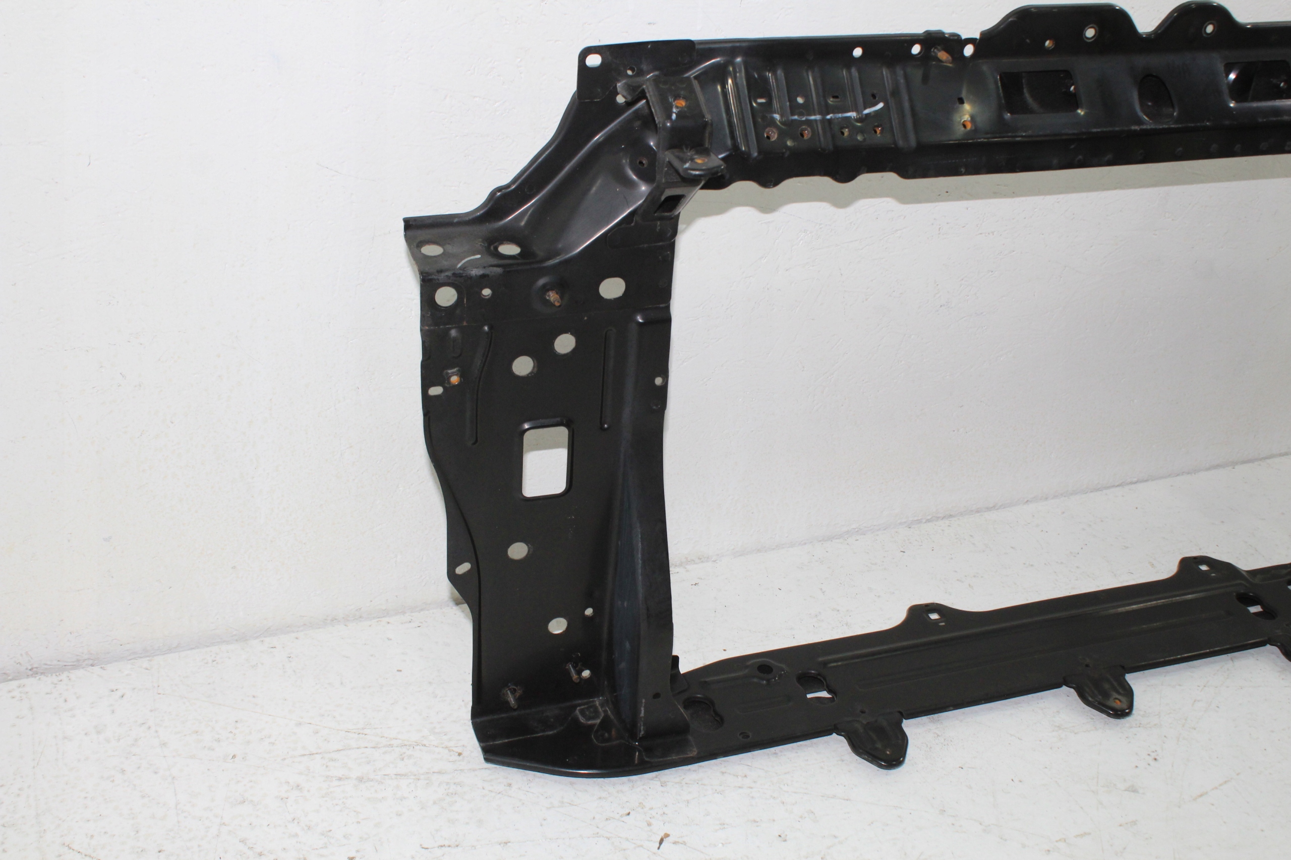 Hyundai ix20 support panel for radiators pillar iron