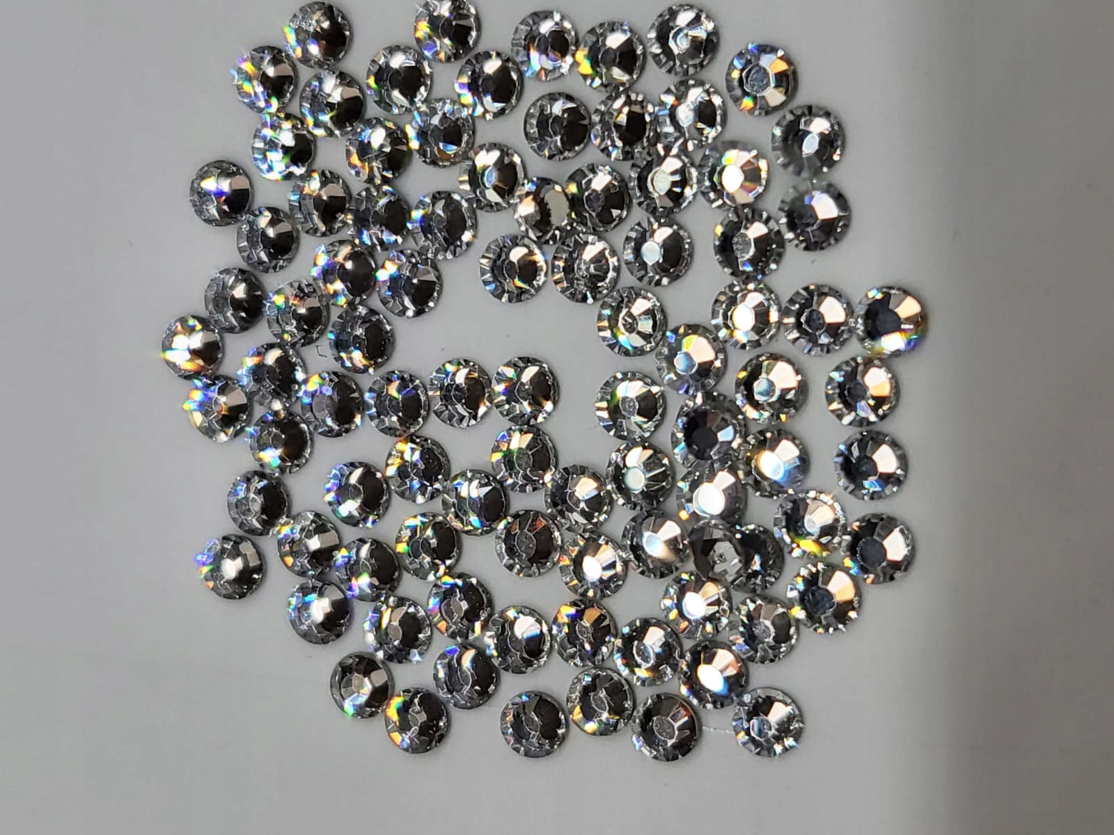 

Cyrkonie małe Swarovski 50szt. Srebrne